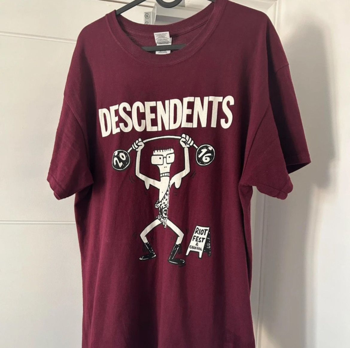Gildan Descendents 2016 Riot Fest red t shirt Pop Punk Hardcore Size US L / EU 52-54 / 3 - 1 Preview