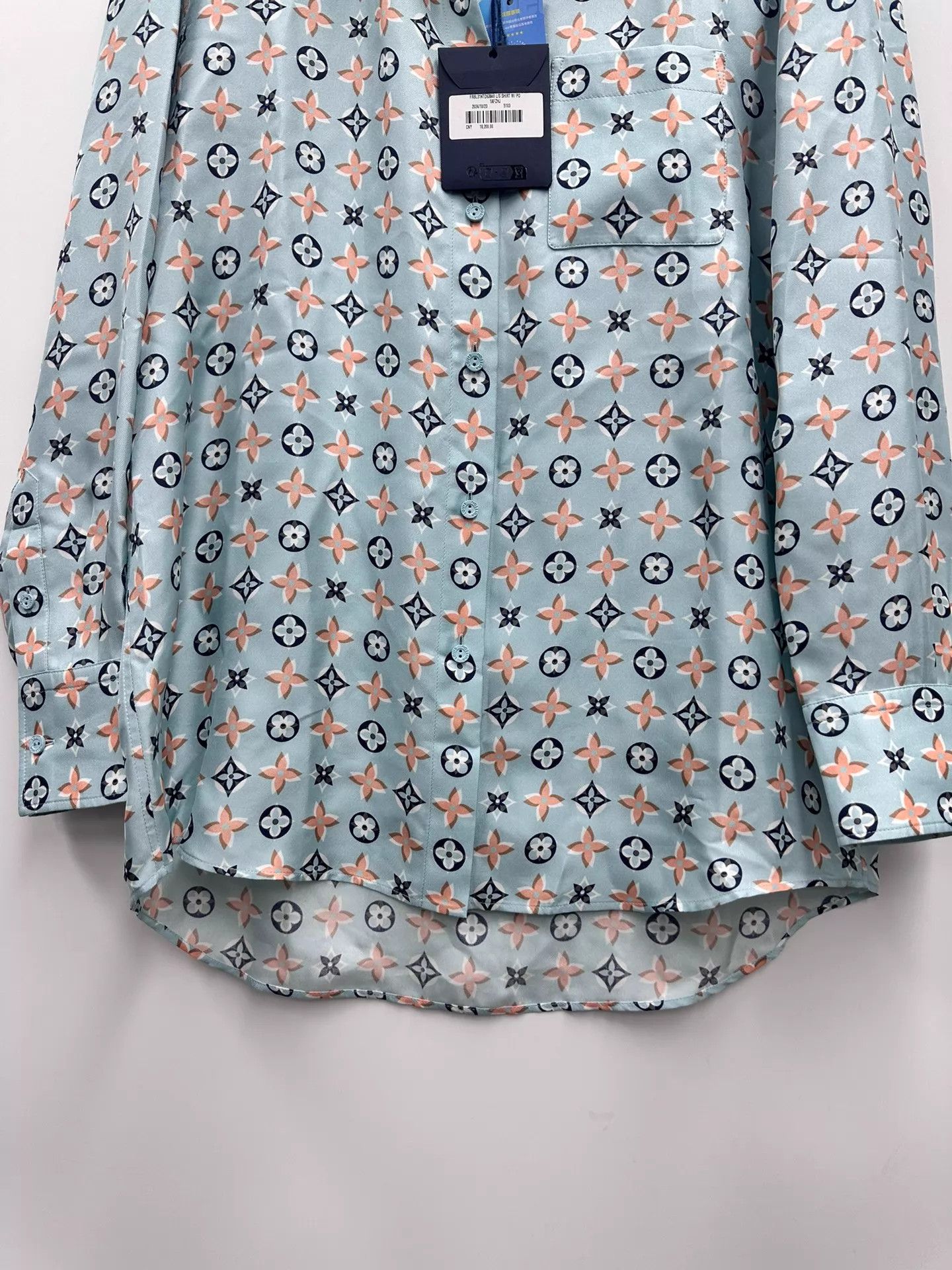 Louis Vuitton Louis Vuitton All Over Print Shirt 40 BNWT Size M / US 6-8 / IT 42-44 - 2 Thumbnail