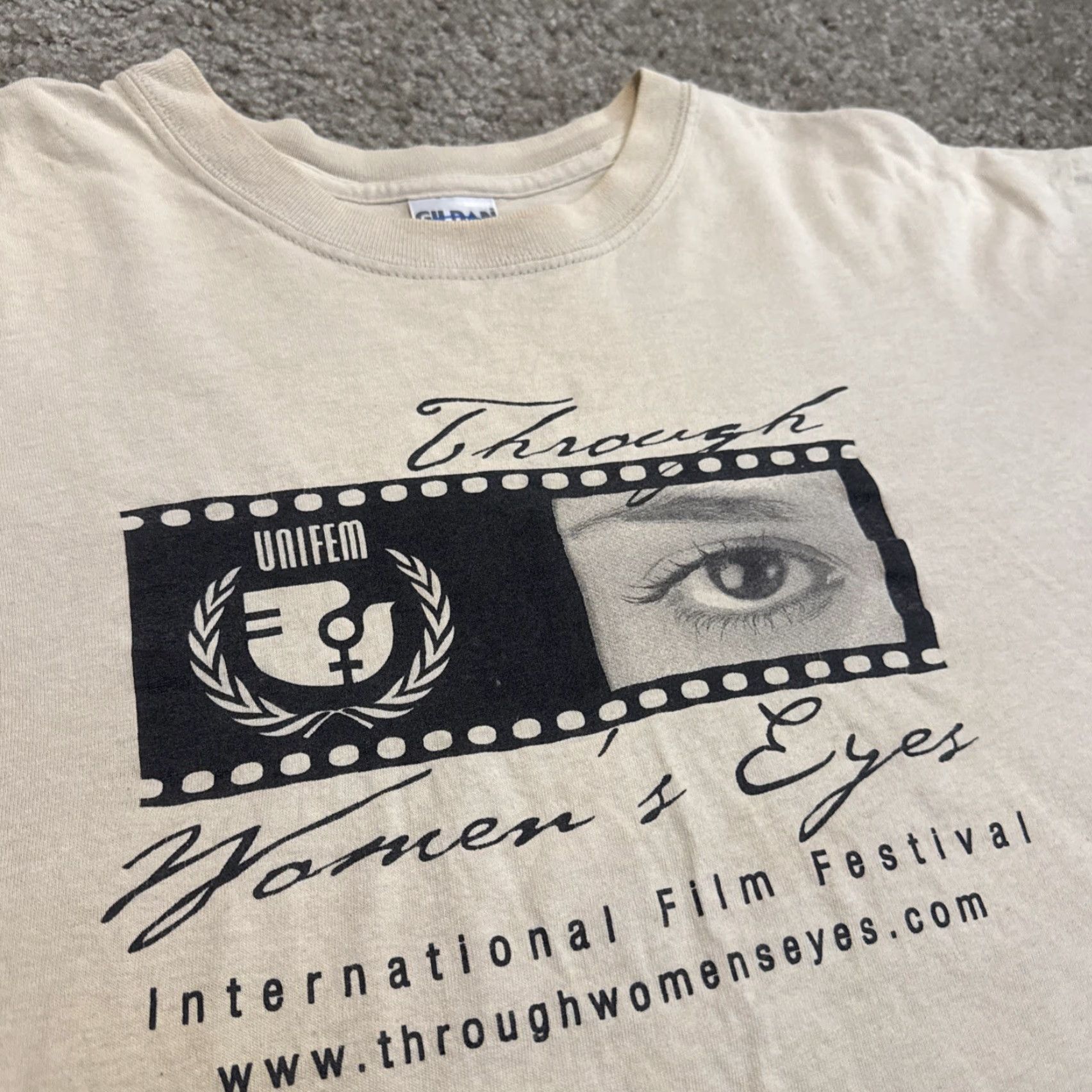 Gildan VINTAGE Through Women’s Eyes International Film Festival T-Shirt Large Beige Gildan Unisex Adults L Eye Womens Size L / US 10 / IT 46 - 3 Thumbnail