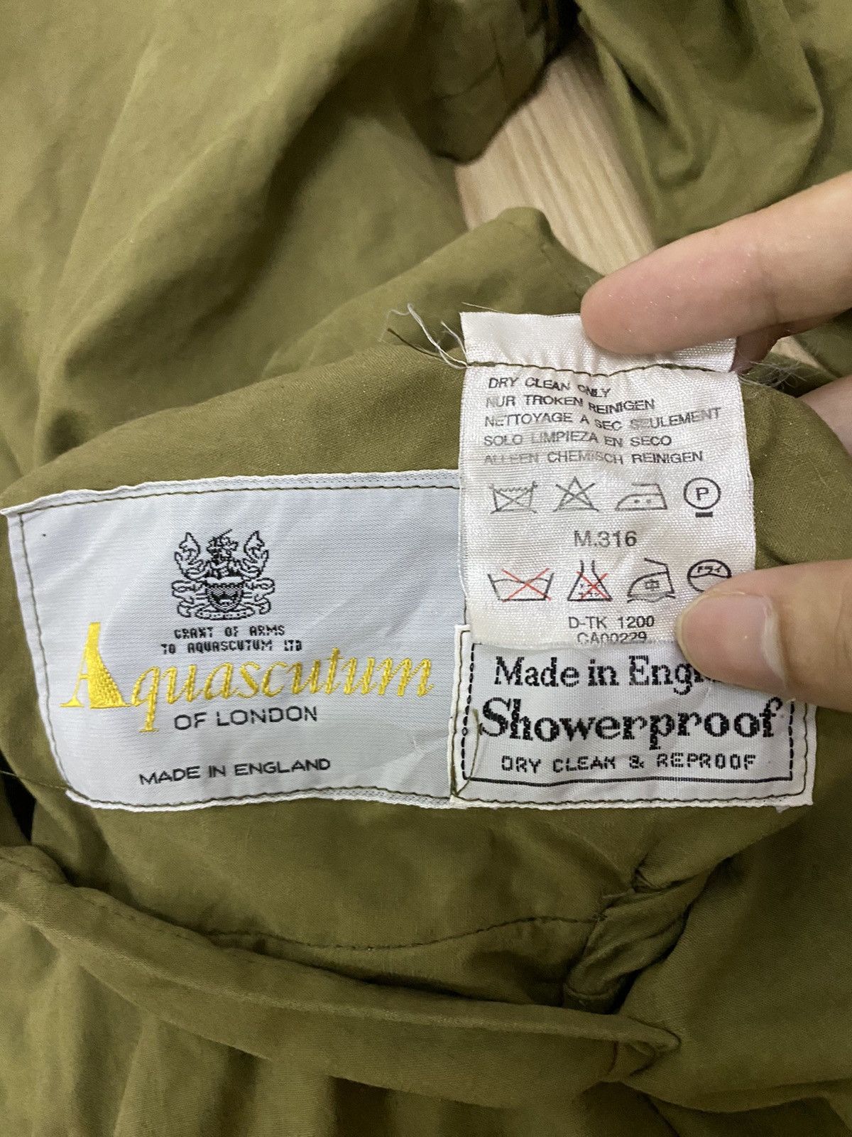 Aquascutum Aquascutum england showerproof coat jacket Size US L / EU 52-54 / 3 - 7 Thumbnail