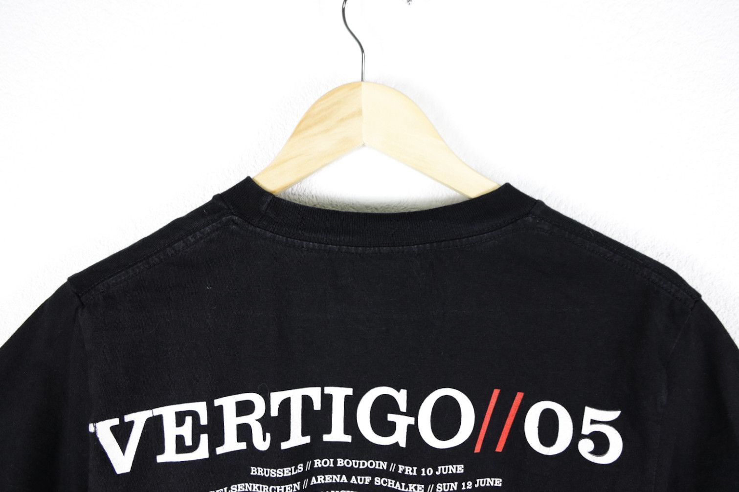 Band Tees × Vintage Vintage Vertigo 2005 Tour Graphic Print Tee T-shirt Y2K Size US S / EU 44-46 / 1 - 14 Thumbnail