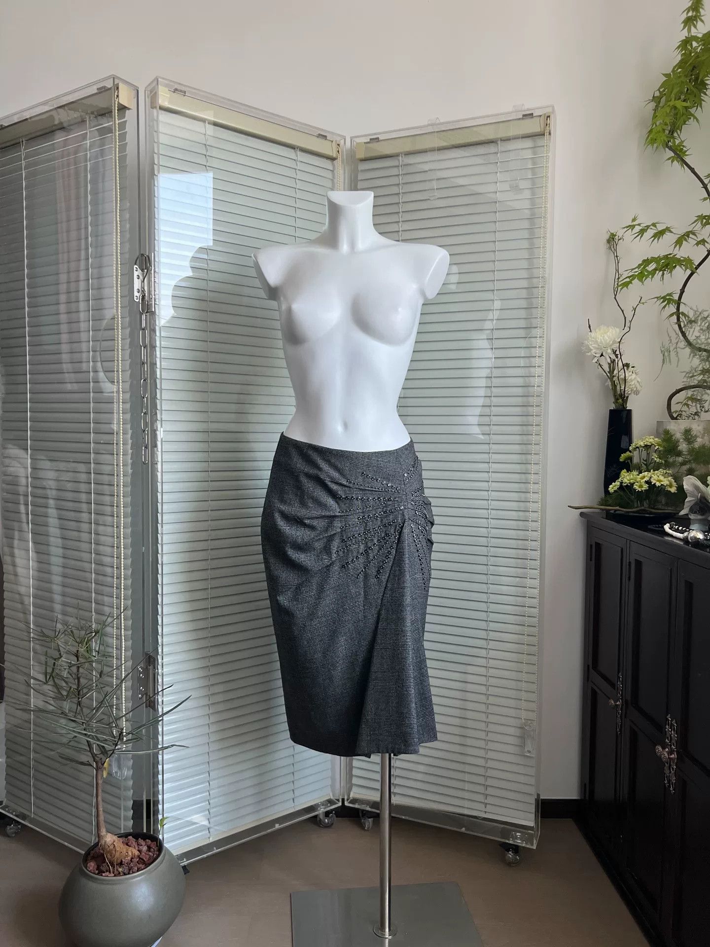 Max Mara Max Mara Gray Houndstooth Pleated Skirt Size 40" / US 18 - 1 Thumbnail