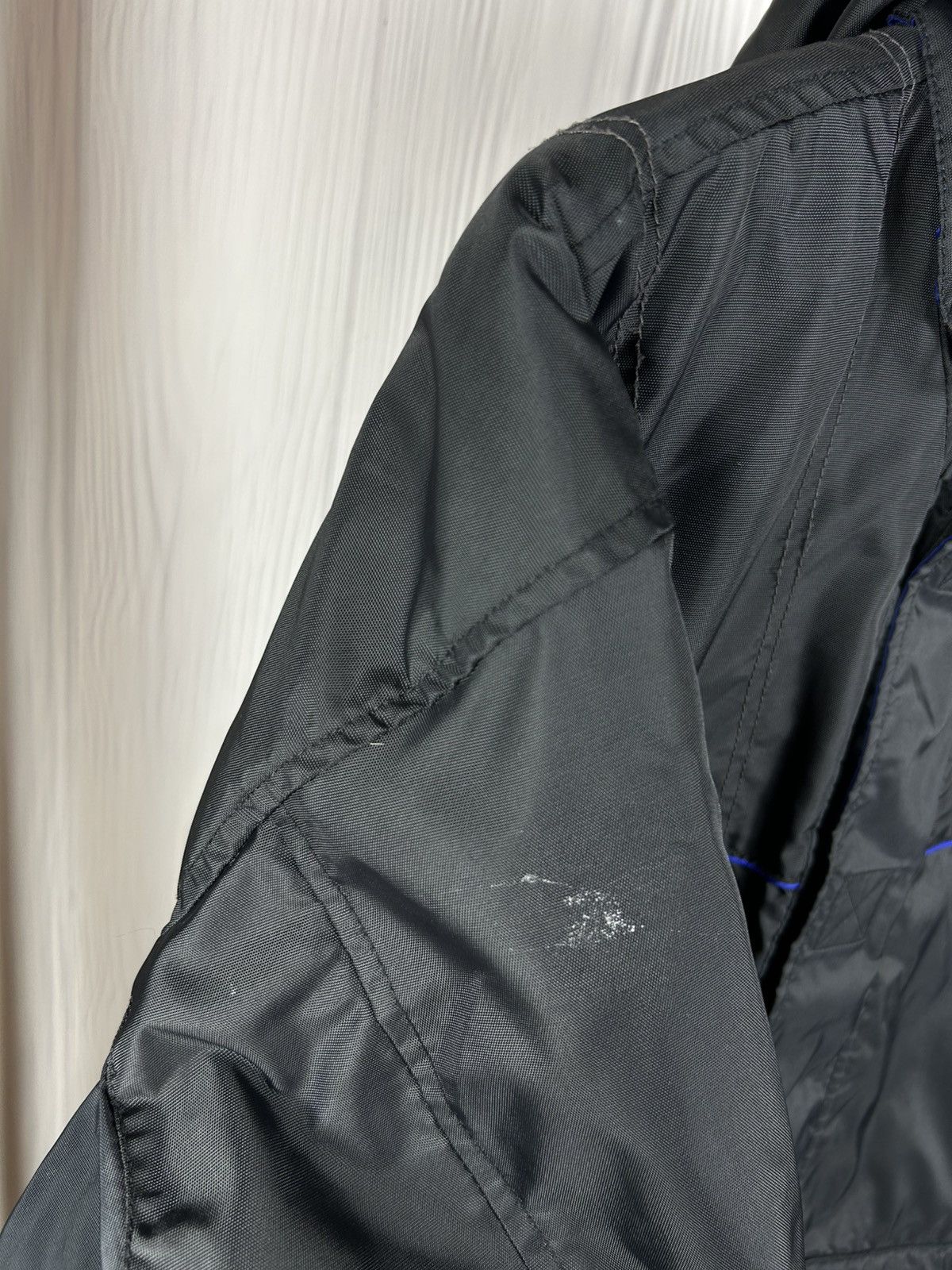 Nike Vintage Y2K Nike Nylon Jacket Big Swoosh Size M Size US M / EU 48-50 / 2 - 11 Thumbnail