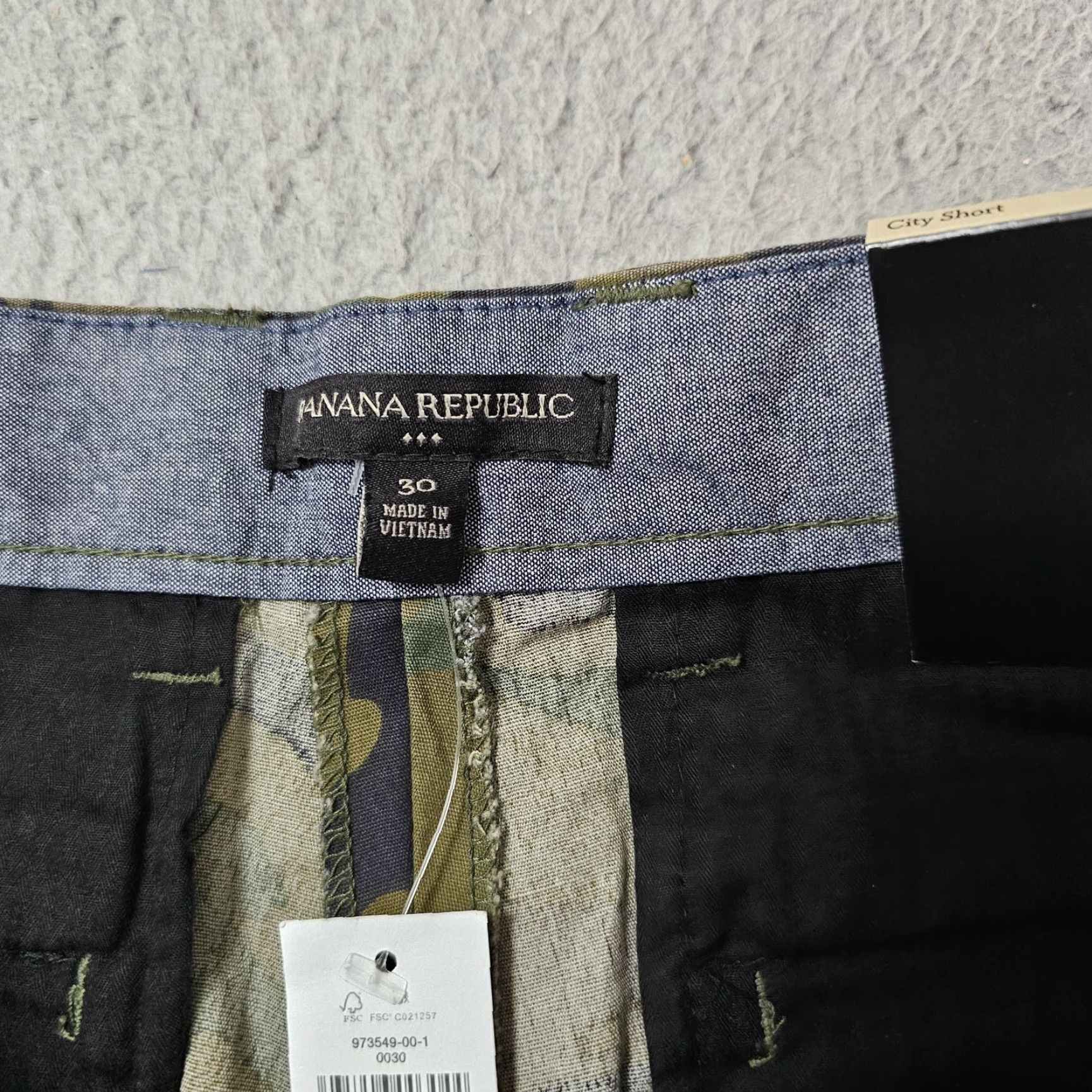 Banana Republic Banana Republic Shorts Mens 30 Chino Camouflage Army Green City Short 10 Inseam Cotton Casual Mens Size US 30 / EU 46 - 3 Thumbnail
