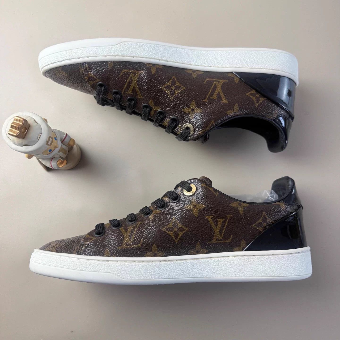 Louis Vuitton LV Monogram Lace-up Sneakers 36.5 Mint Size US 5.5 / IT 35.5 - 5 Thumbnail