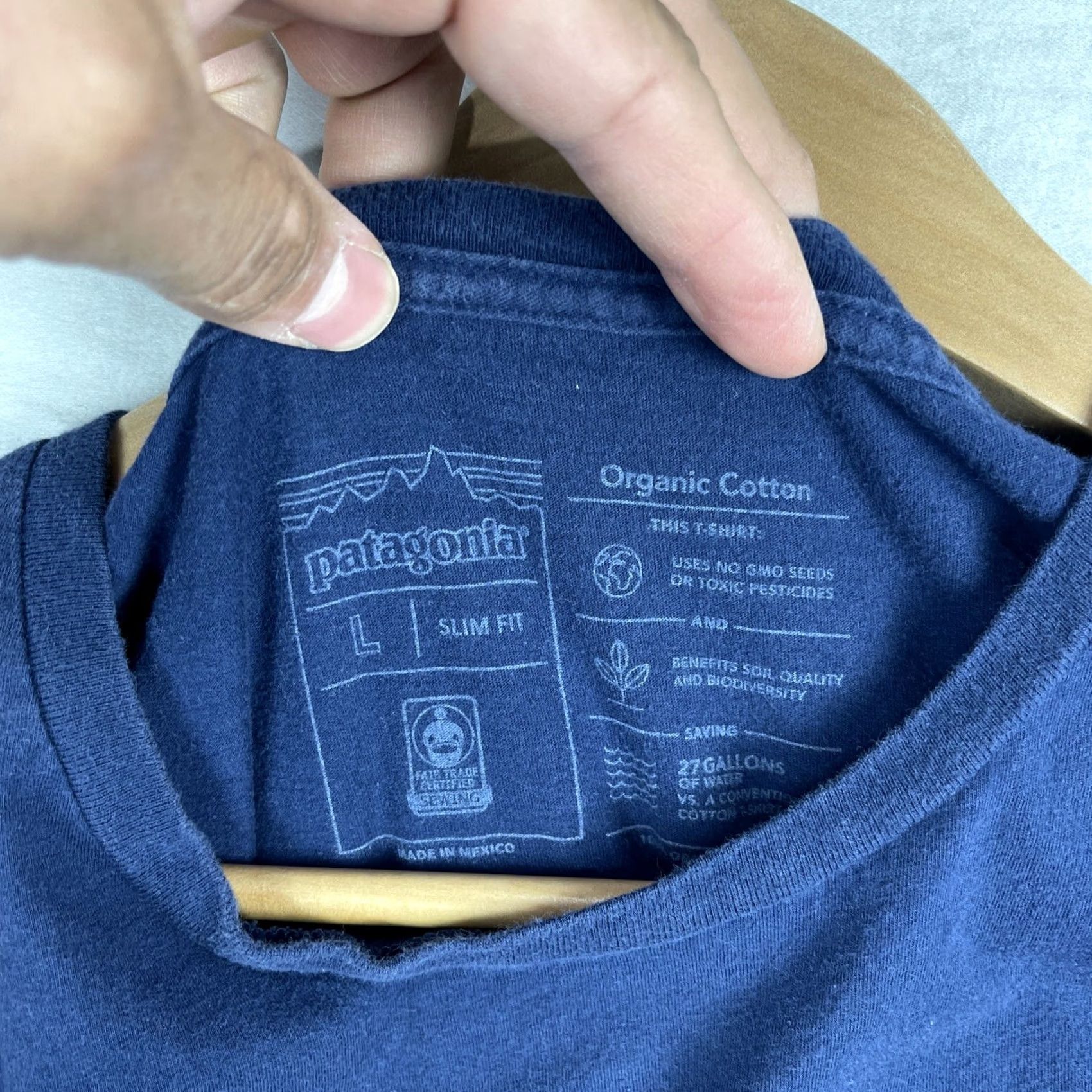 Patagonia Patagonia Shirt Mens Large Navy Blue Organic Cotton Slim Fit Pocket Short Sleeve Shirtfront Pocket Logo Crew Neck T-Shirt Men Vintage? Size US L / EU 52-54 / 3 - 5 Thumbnail