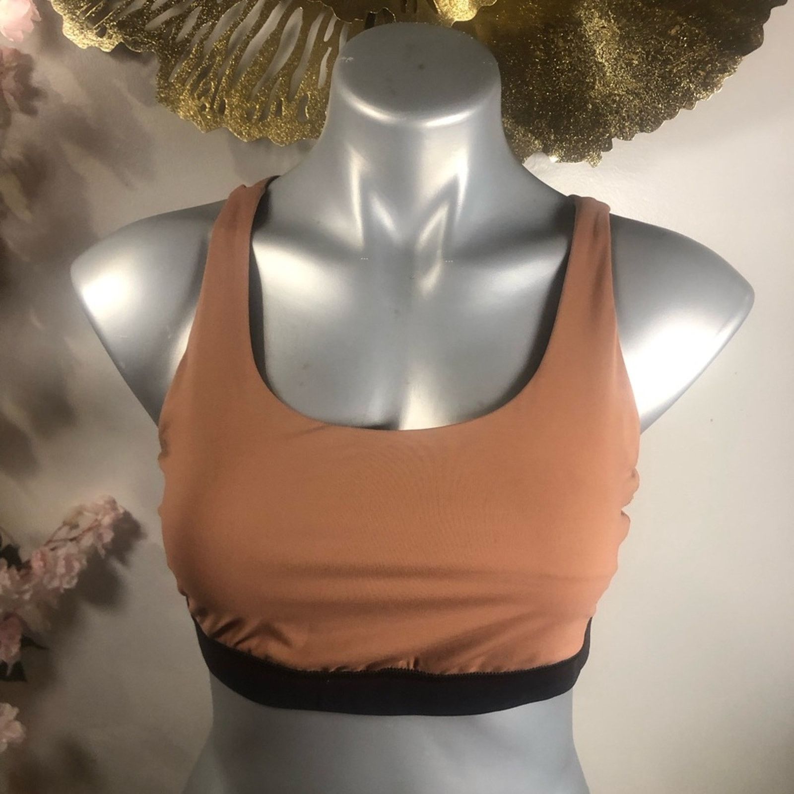 Lululemon Lululemon sports bra cross back Tan Size M / US 6-8 / IT 42-44 - 2 Thumbnail