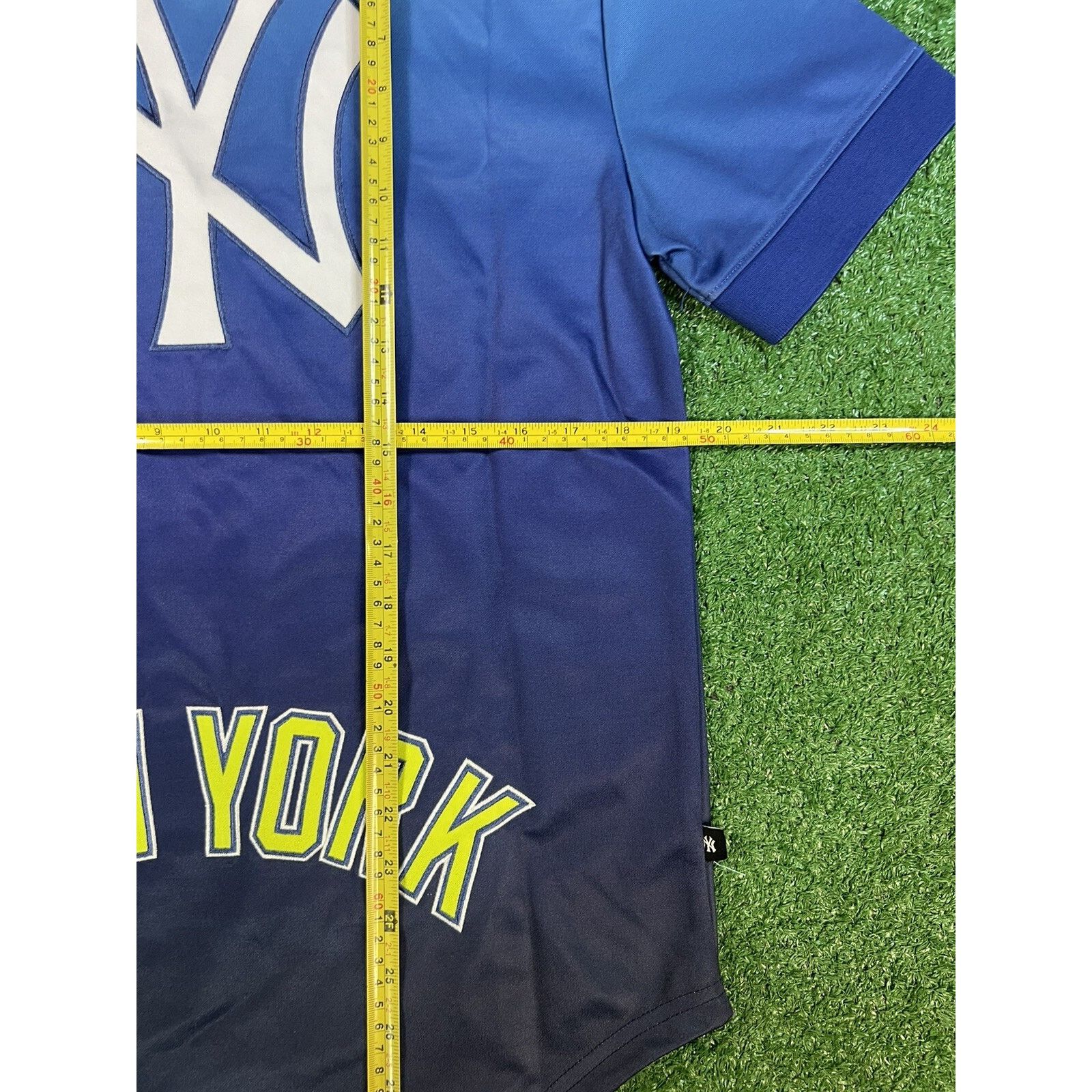 Pro Standard New York Yankees Pro Standard MLB Pullover Shirt Mens Size S Size US S / EU 44-46 / 1 - 6 Thumbnail