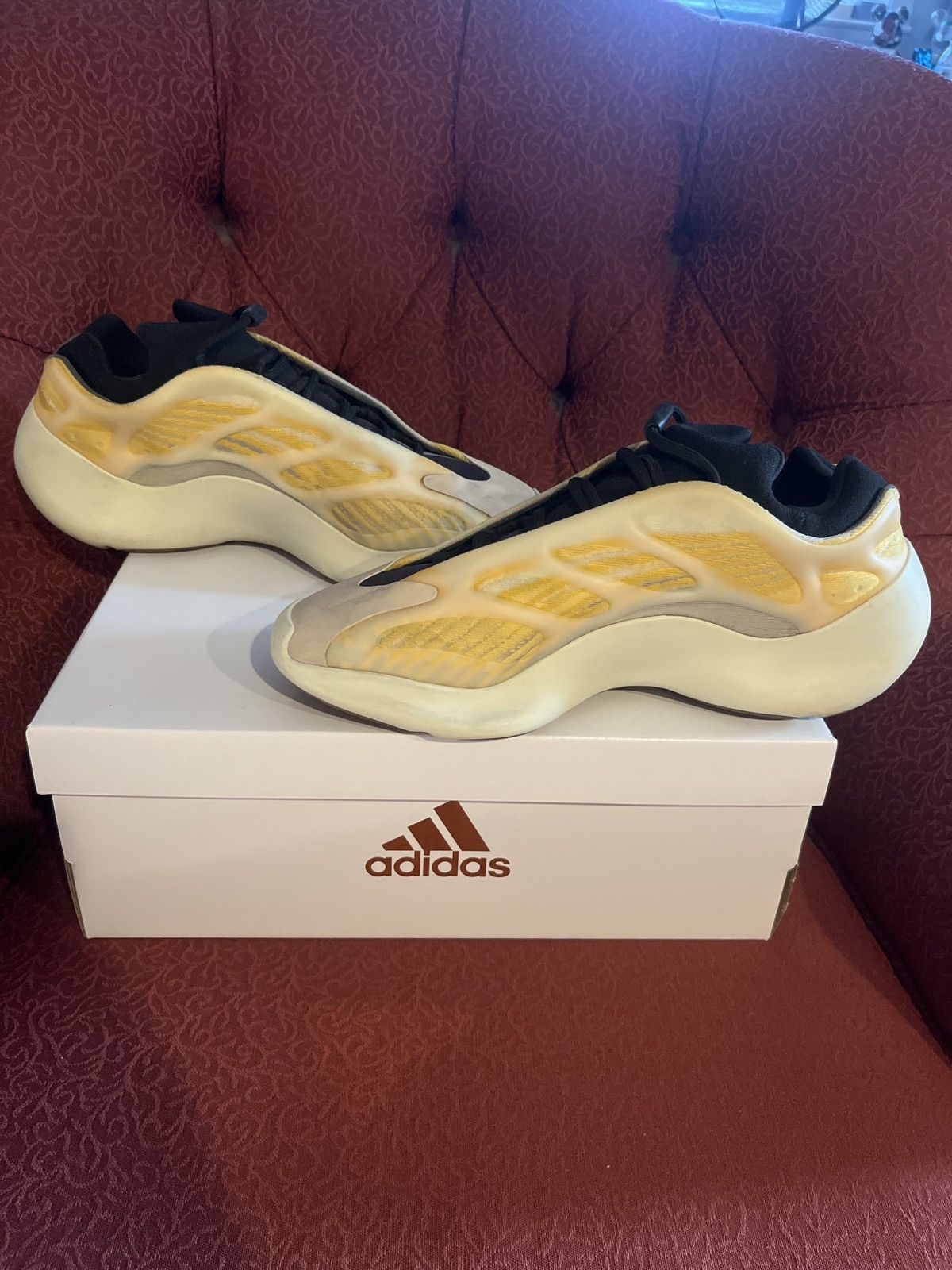 Yeezy Yeezy 700 V3 ‘Mono Safflower” Size US 11 / EU 44 - 2 Thumbnail