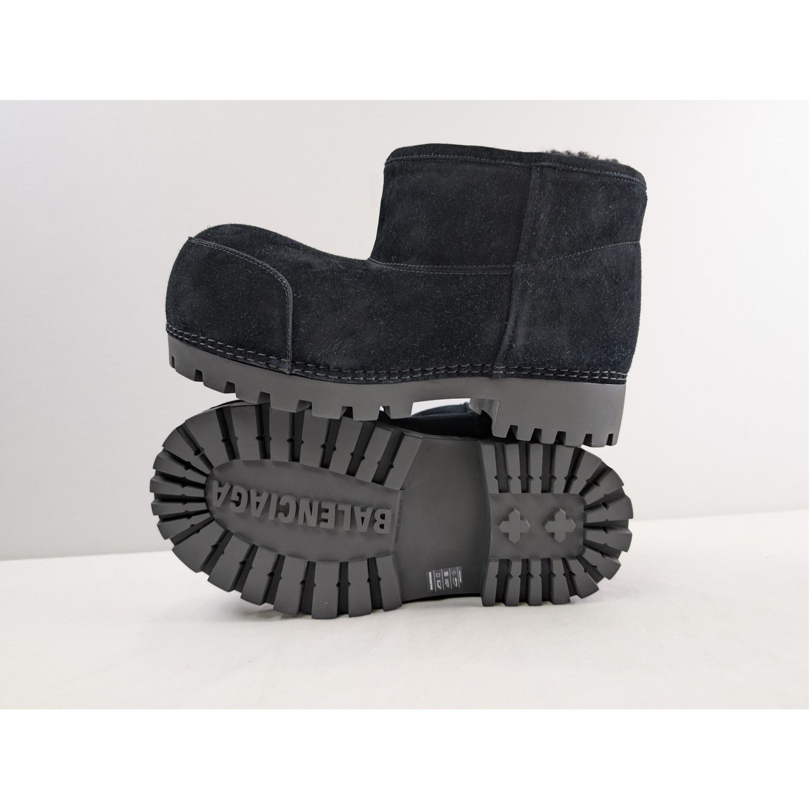 Balenciaga o1rshd1 Suede/Fake Shearling Alaska Fur Bootie Boots Black Size US 11 / EU 44 - 13 Thumbnail