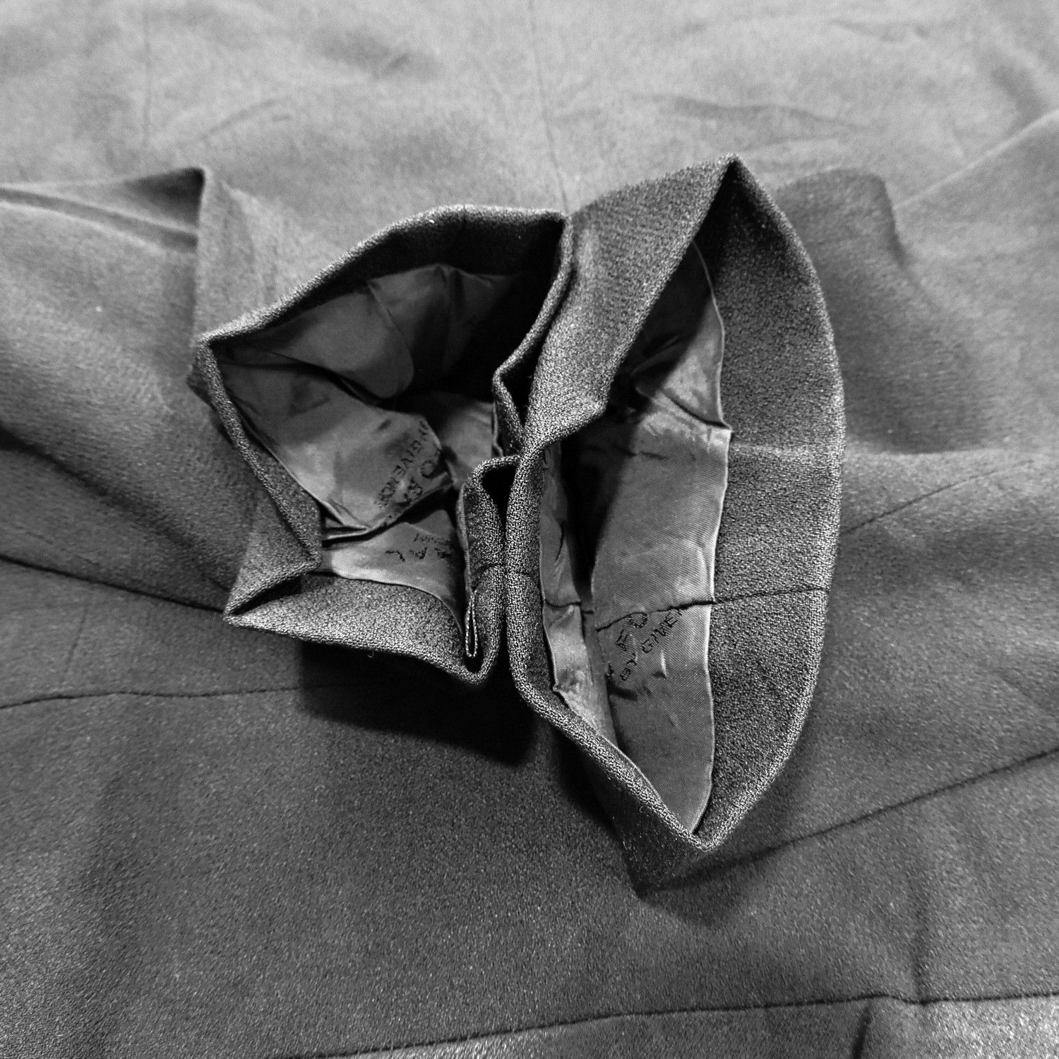 Givenchy GIVENCHY HI FORMAL SINGLE BUTTON CLOSURE TAILORED FIT BLAZER Size M / US 6-8 / IT 42-44 - 15 Thumbnail
