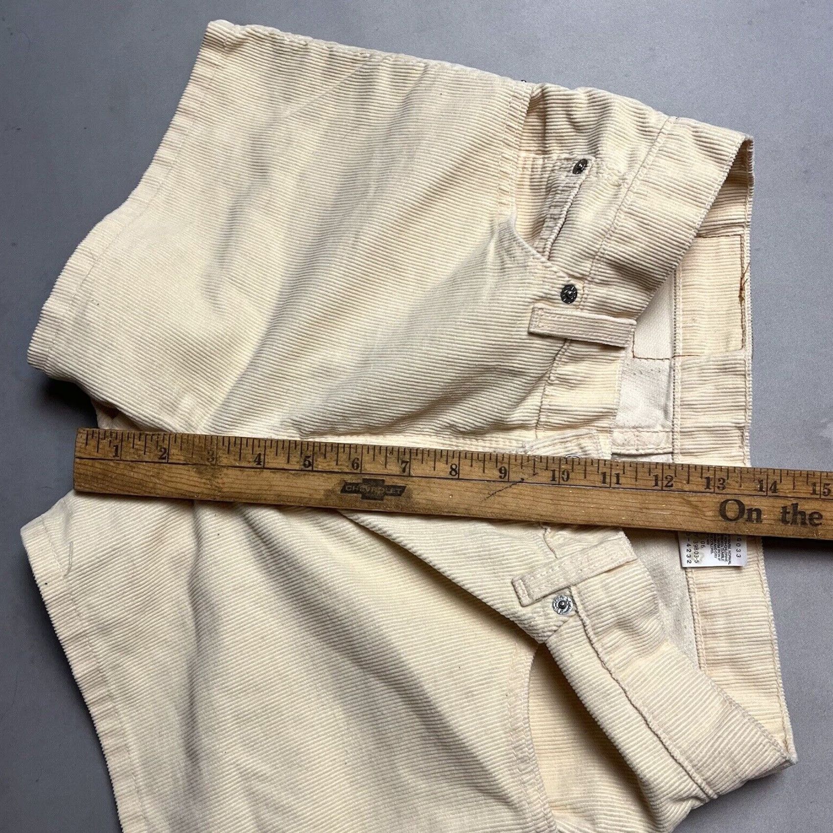 VINTAGE Levi's 913 Corduroy Shorts Regular Fit Women 29 Beige 70s Orange Tab Chino