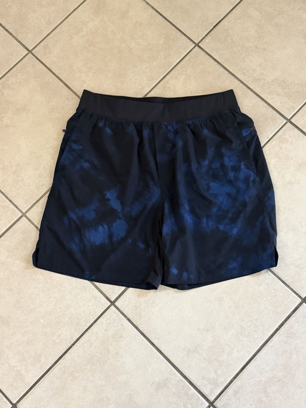 Fabletics FABLETICS FRANCHISE MEN’S SHORT 7” UNLINED BLUE/BLACK LARGE Size US 32 / EU 48 - 8 Thumbnail