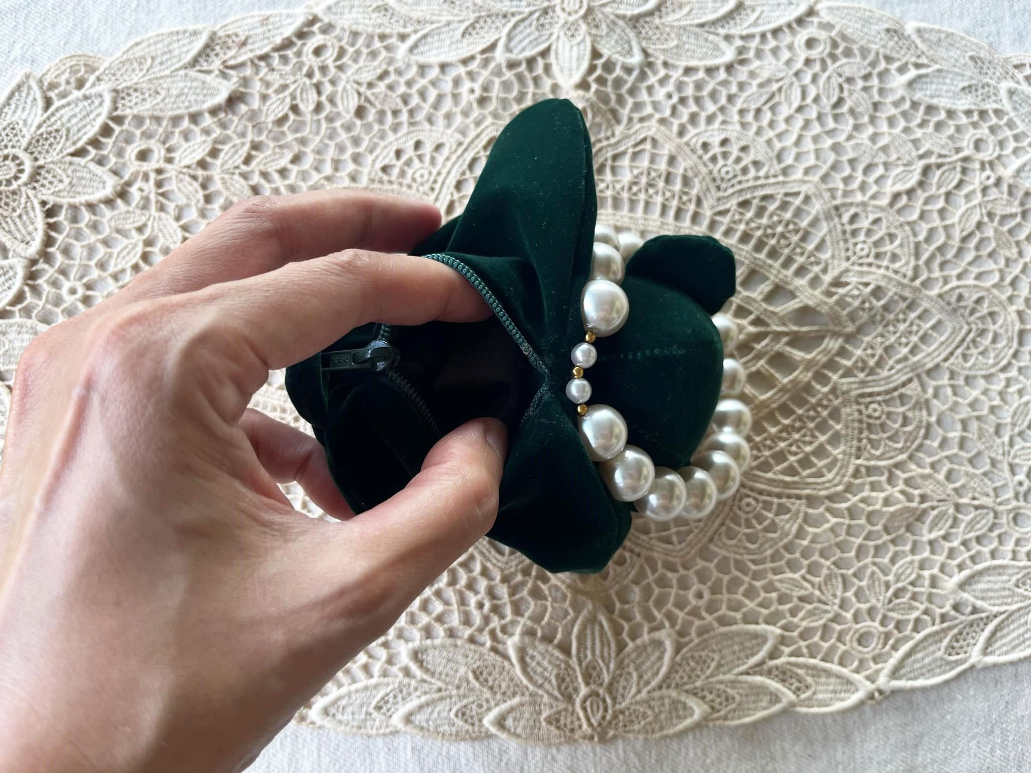 Vintage 3 Dimension Green Bear Wristlet coin purse with pearl strap Size ONE SIZE - 9 Thumbnail