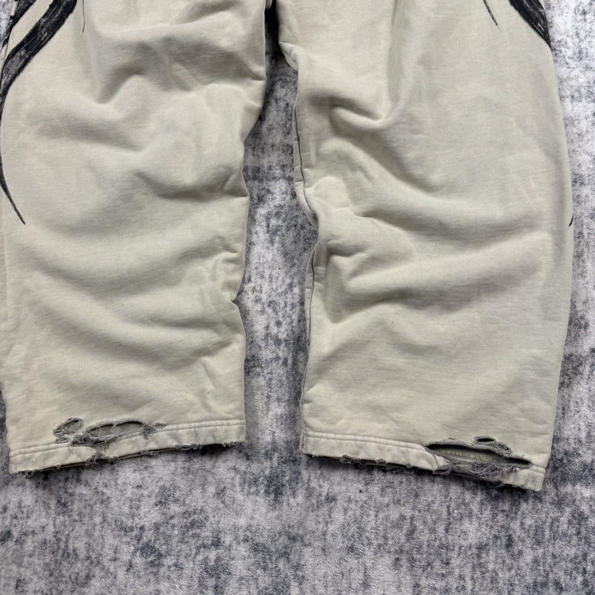Balenciaga Balenciaga Distressed Baggy Tribal ‘Beige’ Sweatpants Size US 34 / EU 50 - 4 Thumbnail