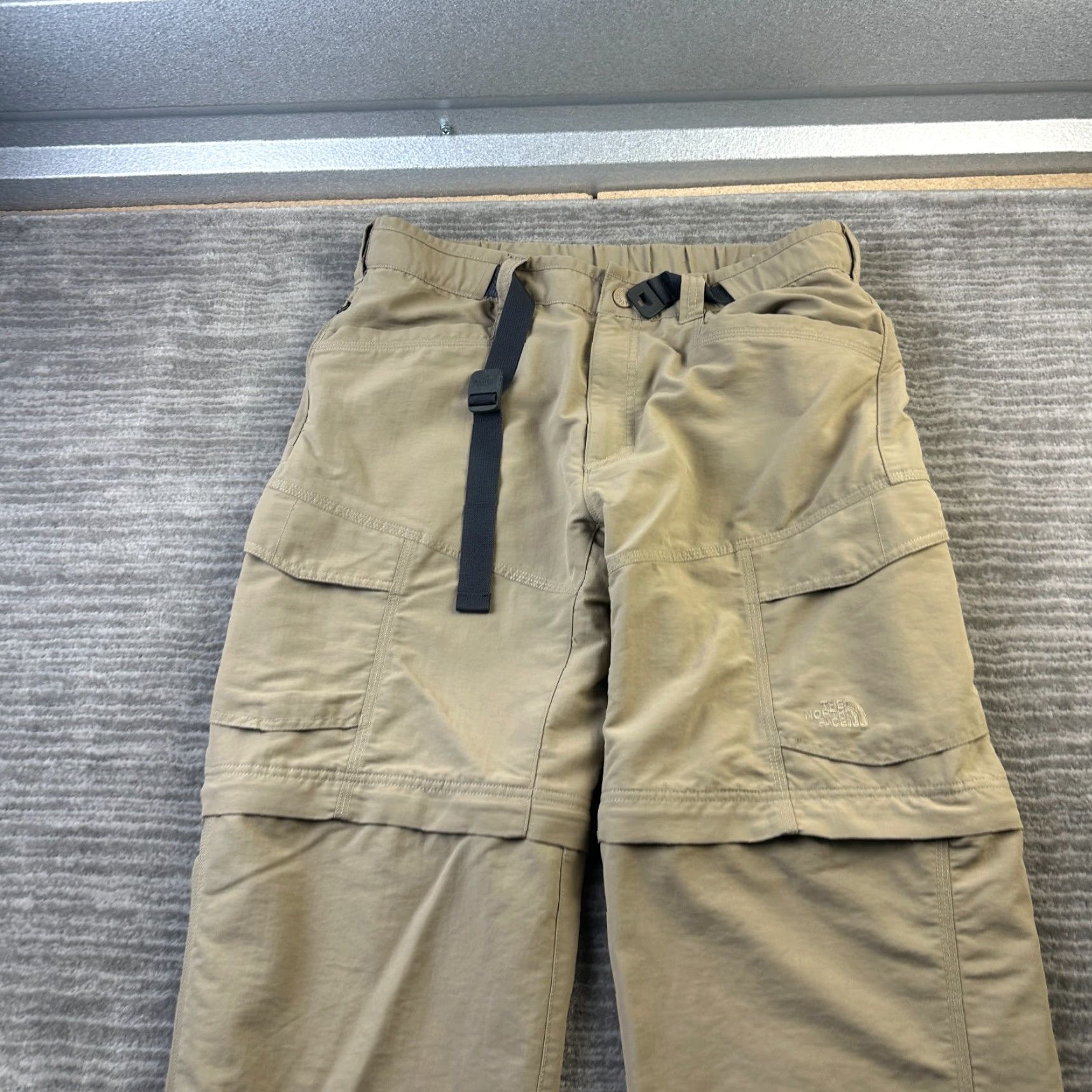 The North Face The North Face Pants Mens Medium Beige Tan 2 in 1 Convertible Shorts Cargo Size US 31 - 4 Thumbnail