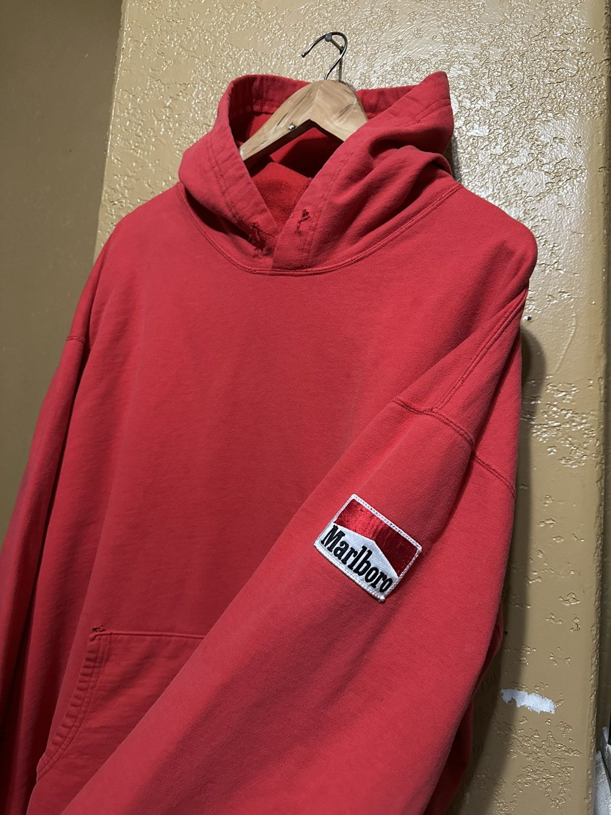 4GSELLER distressed vintage 90s Marlboro pullover hoodie Size US XL / EU 56 / 4 - 2 Thumbnail