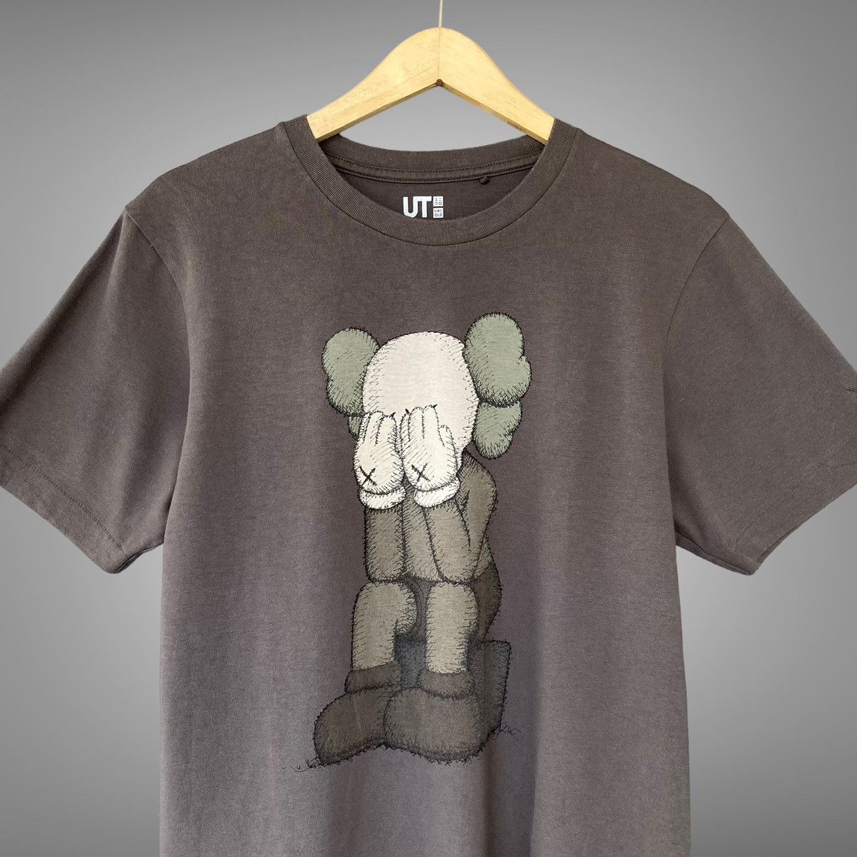 Kaws × Uniqlo 📢SENDOFFER📢 Kaws x Uniqlo 2016 Passing Through Tee Size US M / EU 48-50 / 2 - 2 Thumbnail