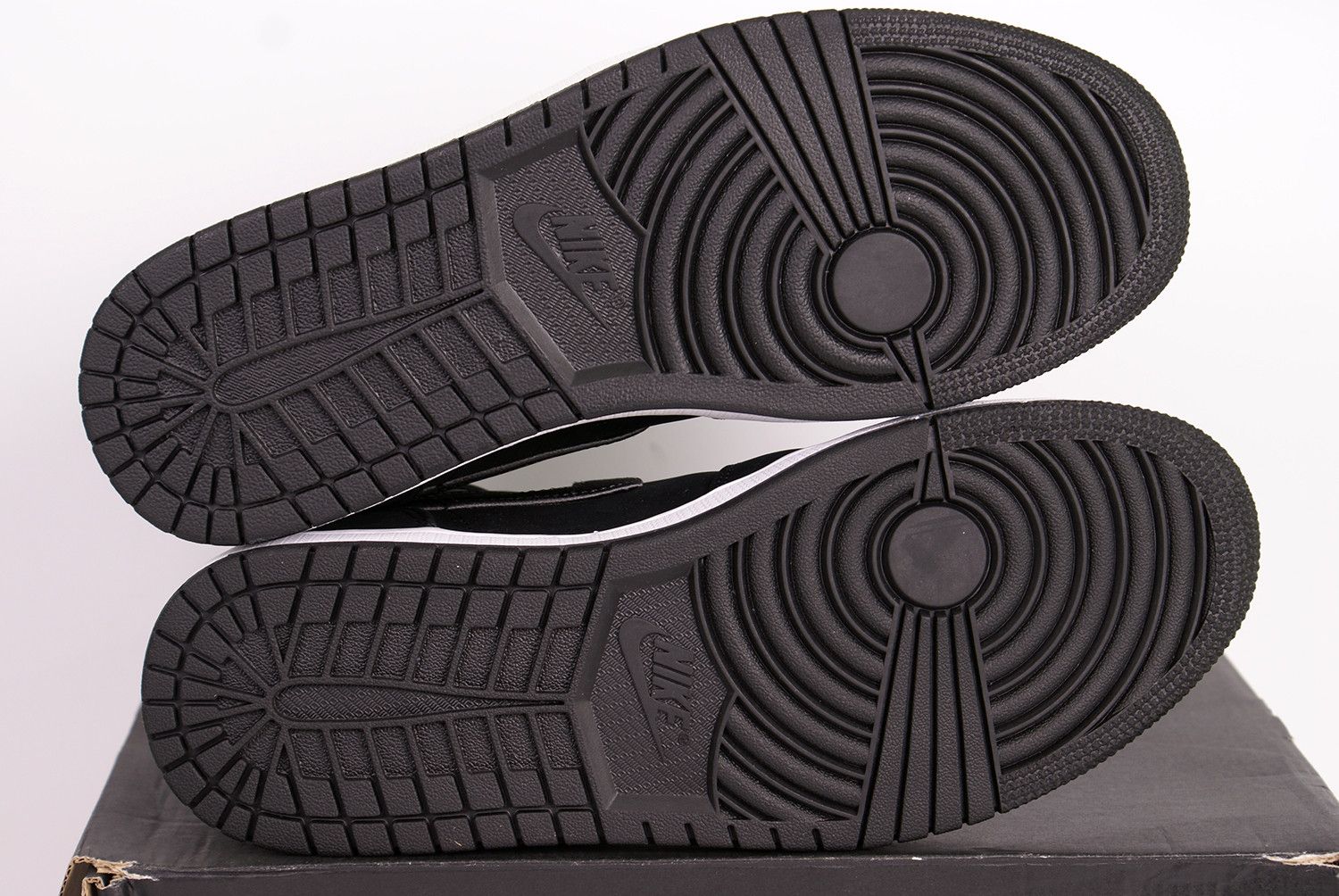 Jordan Brand 2019 Nike Air Jordan 1 Mid SE Nylon BLACK GREY 852542 012 Size US 10 / EU 43 - 7 Thumbnail