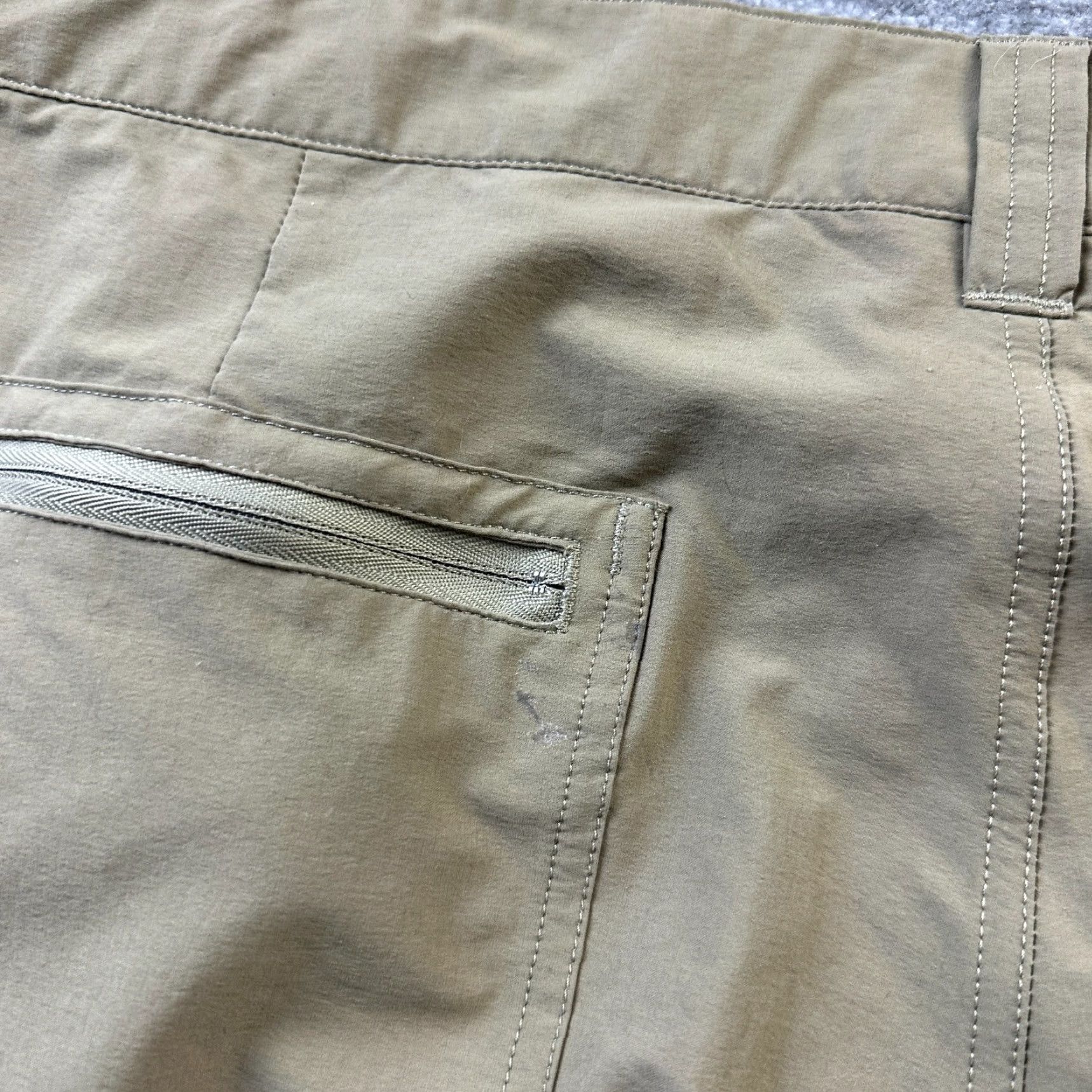 Patagonia Patagonia Quandary Pants Mens 40x31 Beige Tan Cargo Casual Travel 40 in Nylon Zipper Pockets Logo Regular Straight All Seasons Nec Size US 40 / EU 56 - 5 Thumbnail
