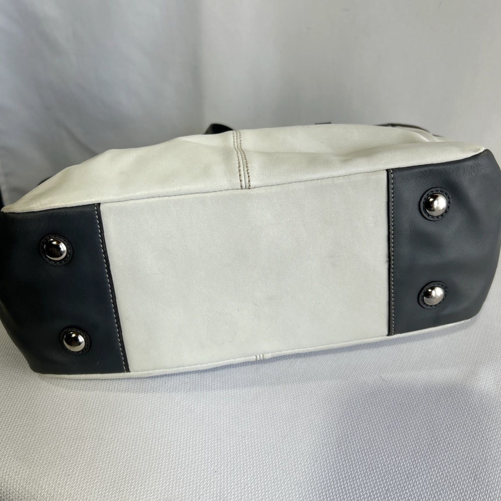 Coach Coach East West Gallery Tote Bag Leather Pleated Purse Gray White Two Tone Handbag Women Medium Size ONE SIZE - 6 Thumbnail