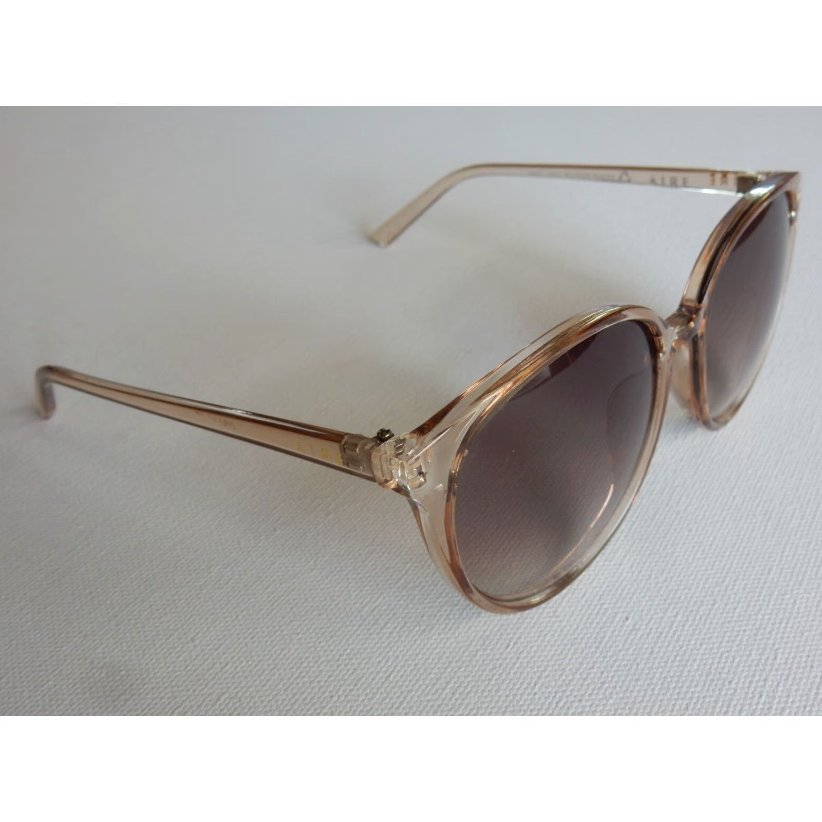 Vintage VINTAGE Aerie Sunglasses Women Beige Small Scratched Lens Size ONE SIZE - 3 Thumbnail