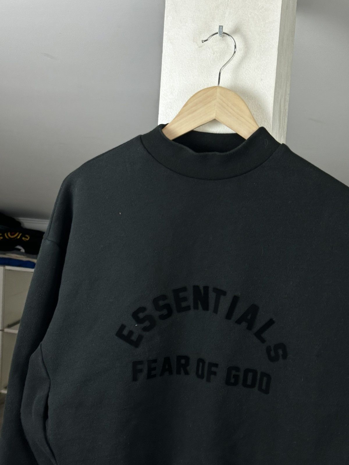 Fear of God Fear of God Essentials Big Logo Cropped Sweatshirt Size 12 Size M / US 6-8 / IT 42-44 - 2 Thumbnail