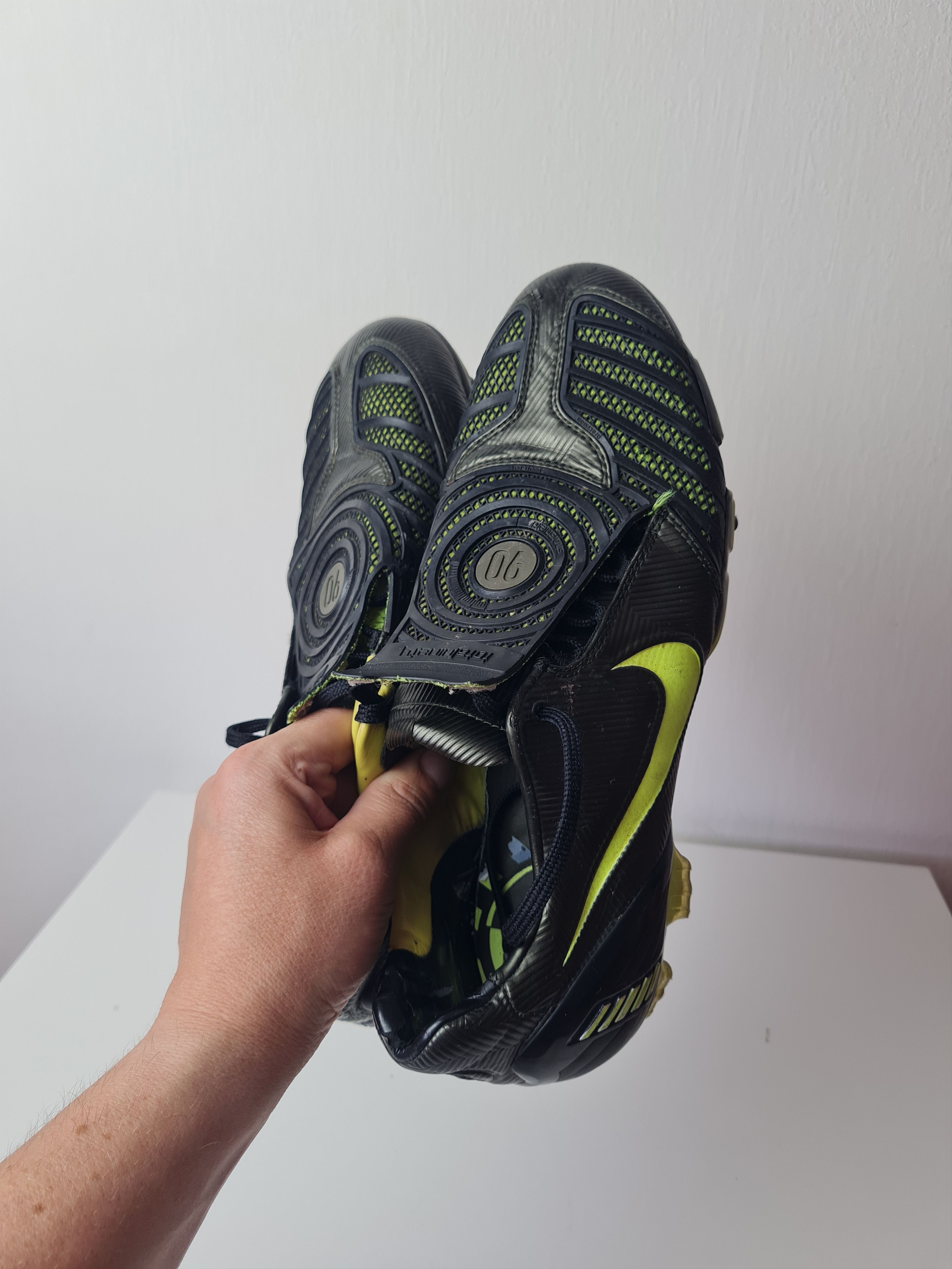 Nike Football Boots 2008 Nike Total 90 SG Zoom Air Laser Elite Size US 10 / EU 43 - 24 Thumbnail