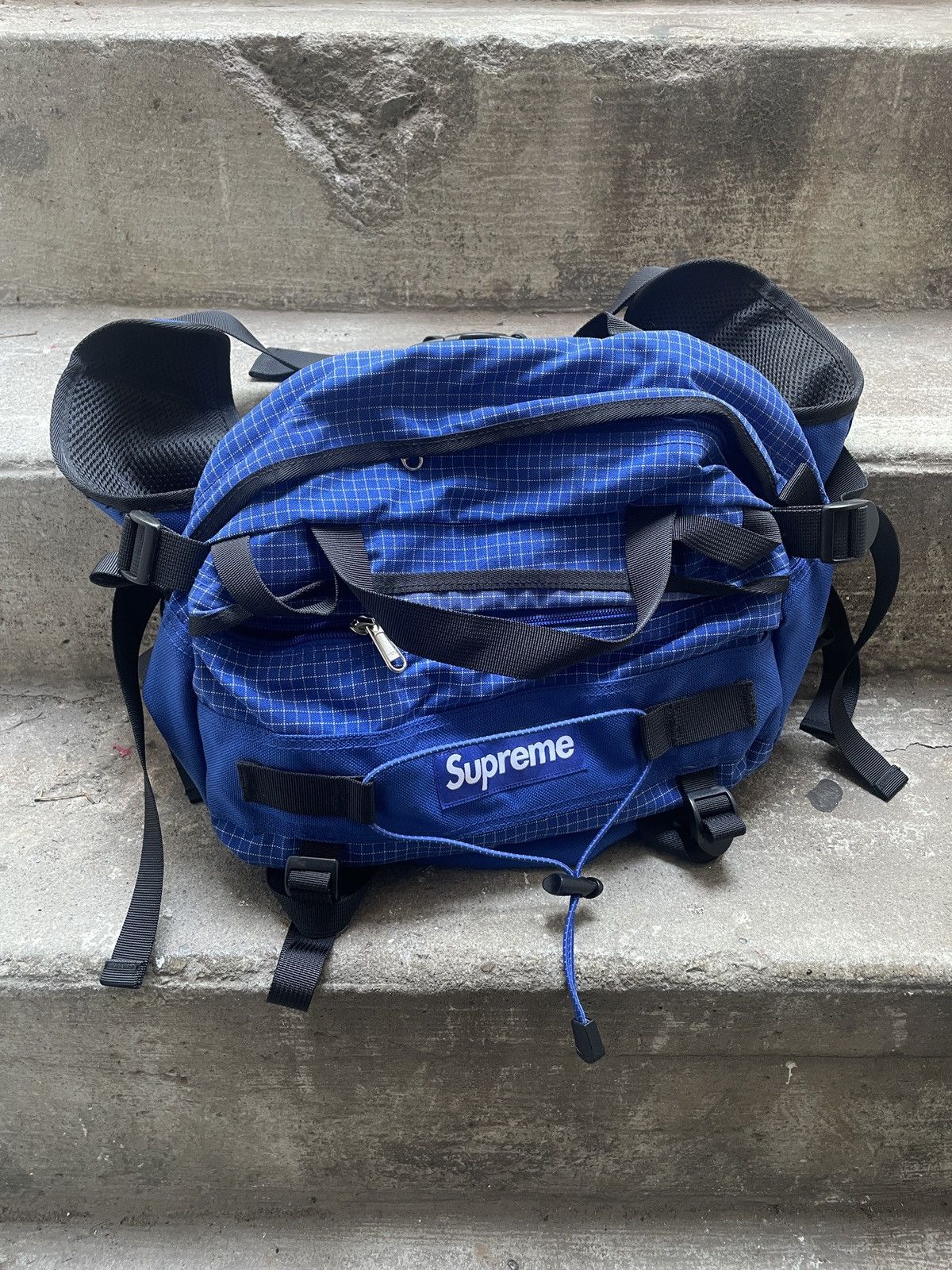 バッグ SUPREME waist bag blue Supreme Logo Waist Bag Blue - FW23 - US