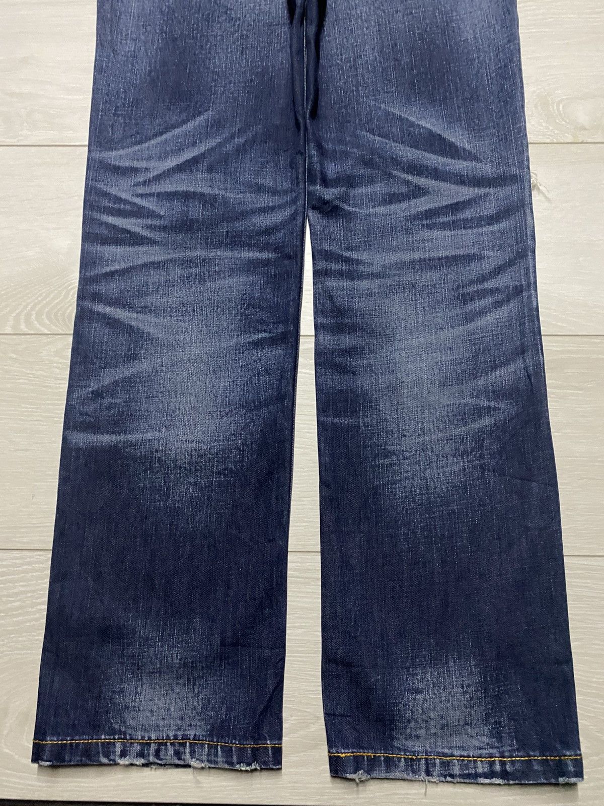 Levi's Vintage Levis 504 Fade Wash Distressed Straight Loose Jeans Size US 32 / EU 48 - 6 Thumbnail
