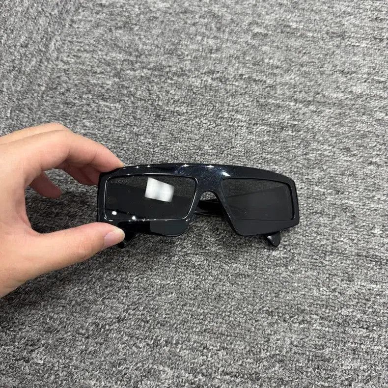 Gucci Gucci Black Sunglasses with Case. Size ONE SIZE - 2 Thumbnail