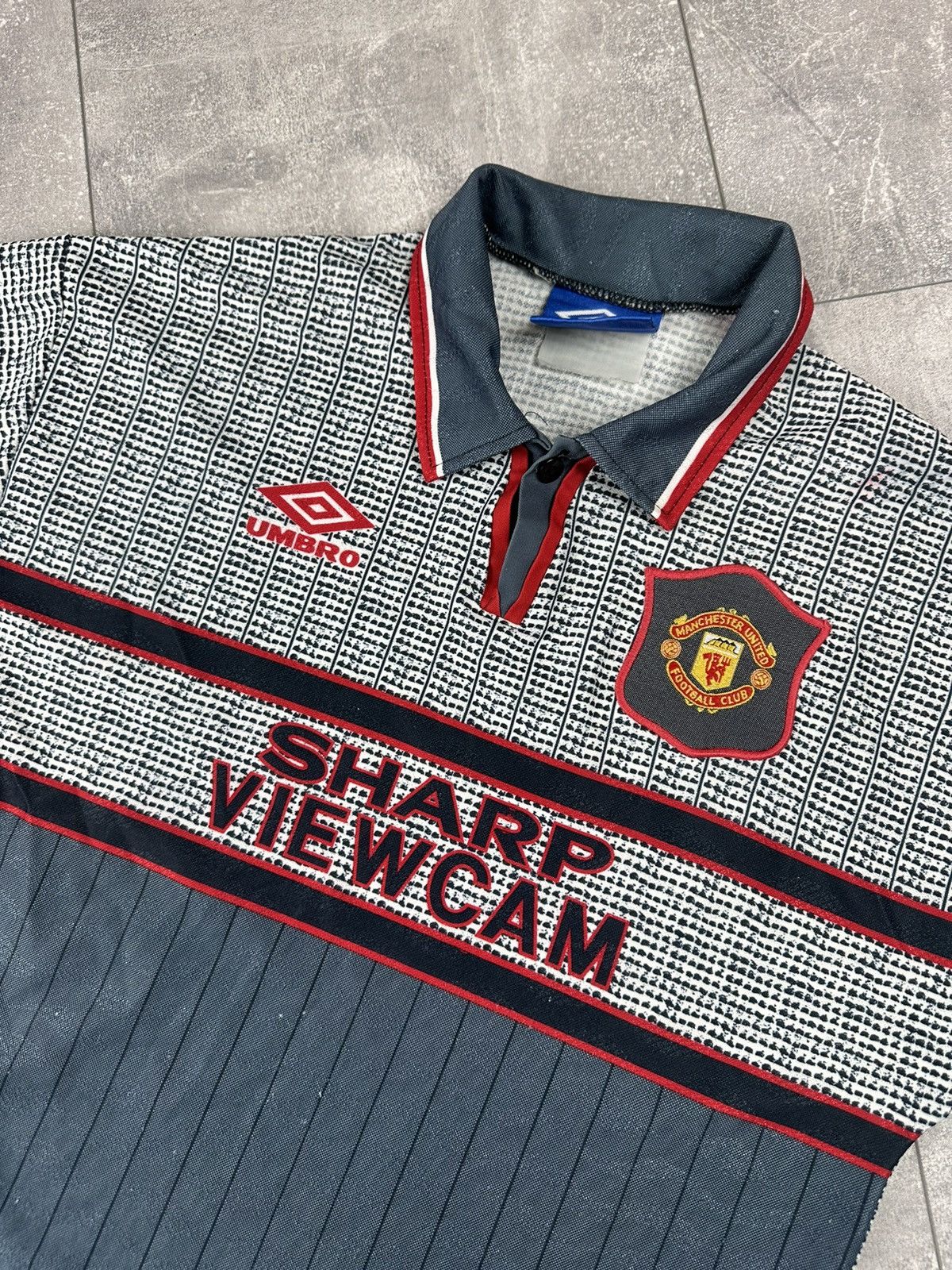 Umbro Umbro Manchester United Away 1995/96 Retro Soccer Jersey Size US XS / EU 42 / 0 - 2 Thumbnail