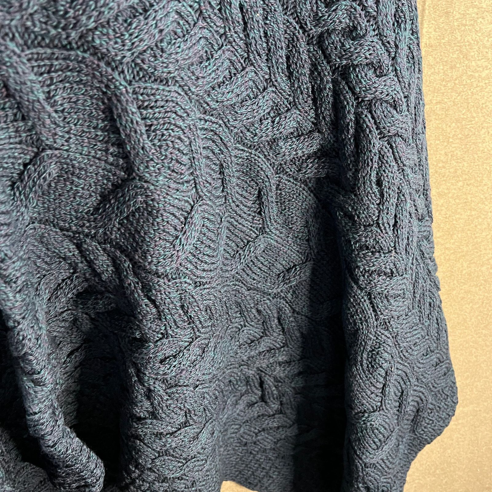 Aran Crafts Kiironan Merino Wool Women's V-Neck Poncho Size XL / US 12-14 / IT 48-50 - 7 Thumbnail