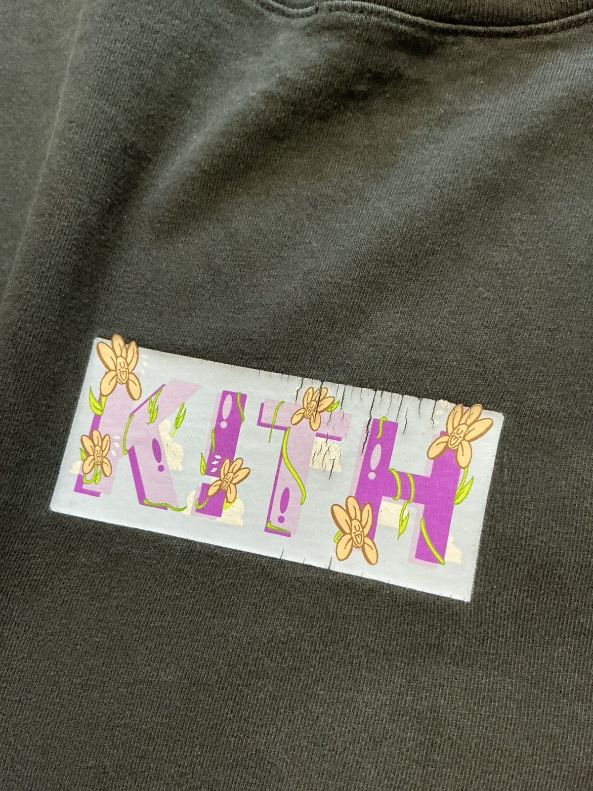 Kith $189 Kith Superwaxx Classic Graphic Box Logo L/S T-Shirt Size US M / EU 48-50 / 2 - 6 Thumbnail