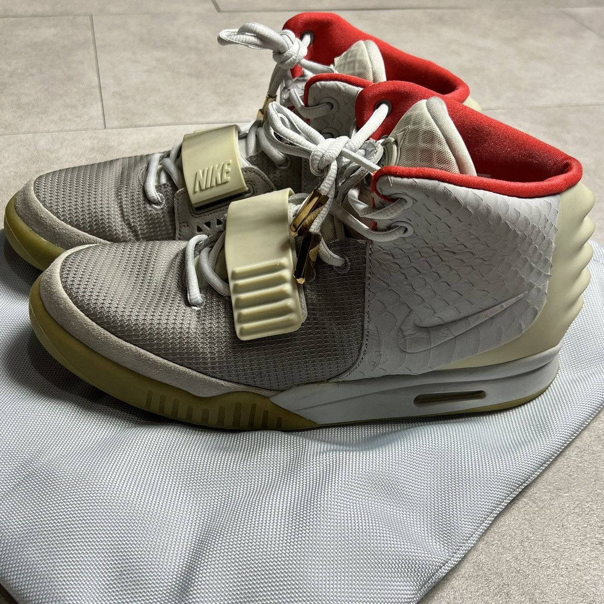 Nike Nike Air Yeezy 2 Pure Platinum Sneaker size 10 Size US 10 / EU 43 - 2 Thumbnail