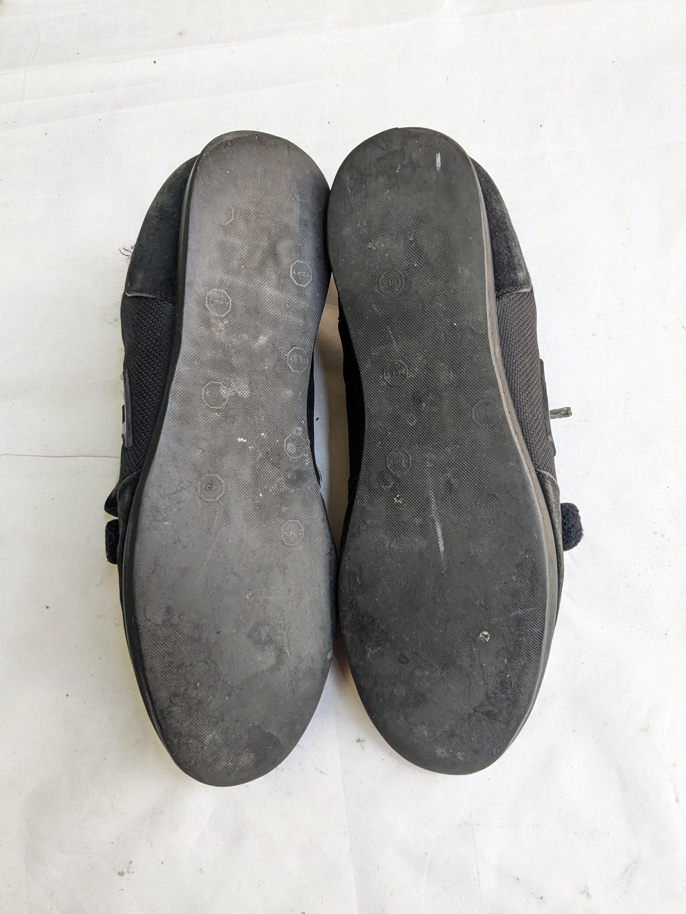 Louis Vuitton Louis Vuitton Sneakers Black 9.5 Low Tops Suede Size US 9.5 / EU 42-43 - 14 Thumbnail