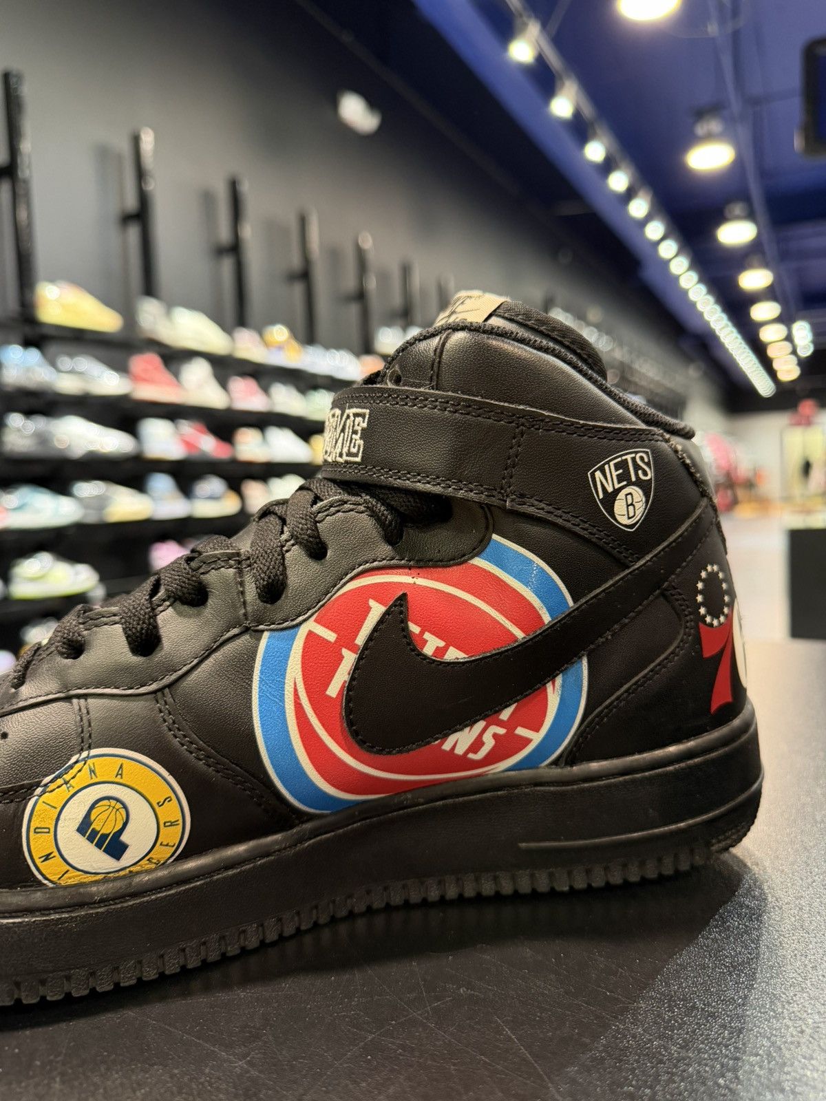 Nike Size 11.5 - Nike Air Force Mid Supreme NBA Black Size US 11.5 / EU 44-45 - 5 Thumbnail