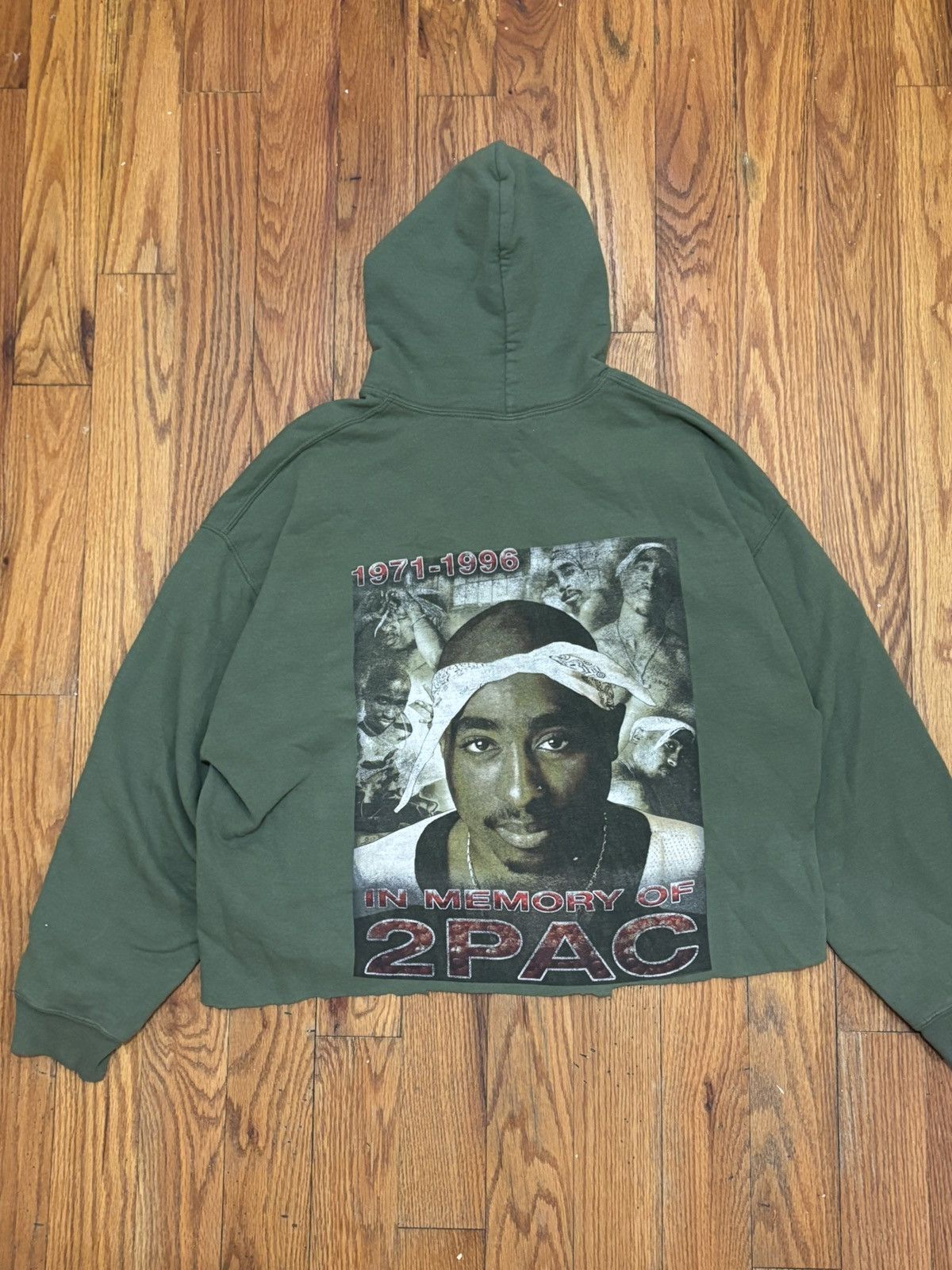 Gildan 2Pac Tupac In Memory Of 1971-1996 Cropped Size US XL / EU 56 / 4 - 4 Thumbnail