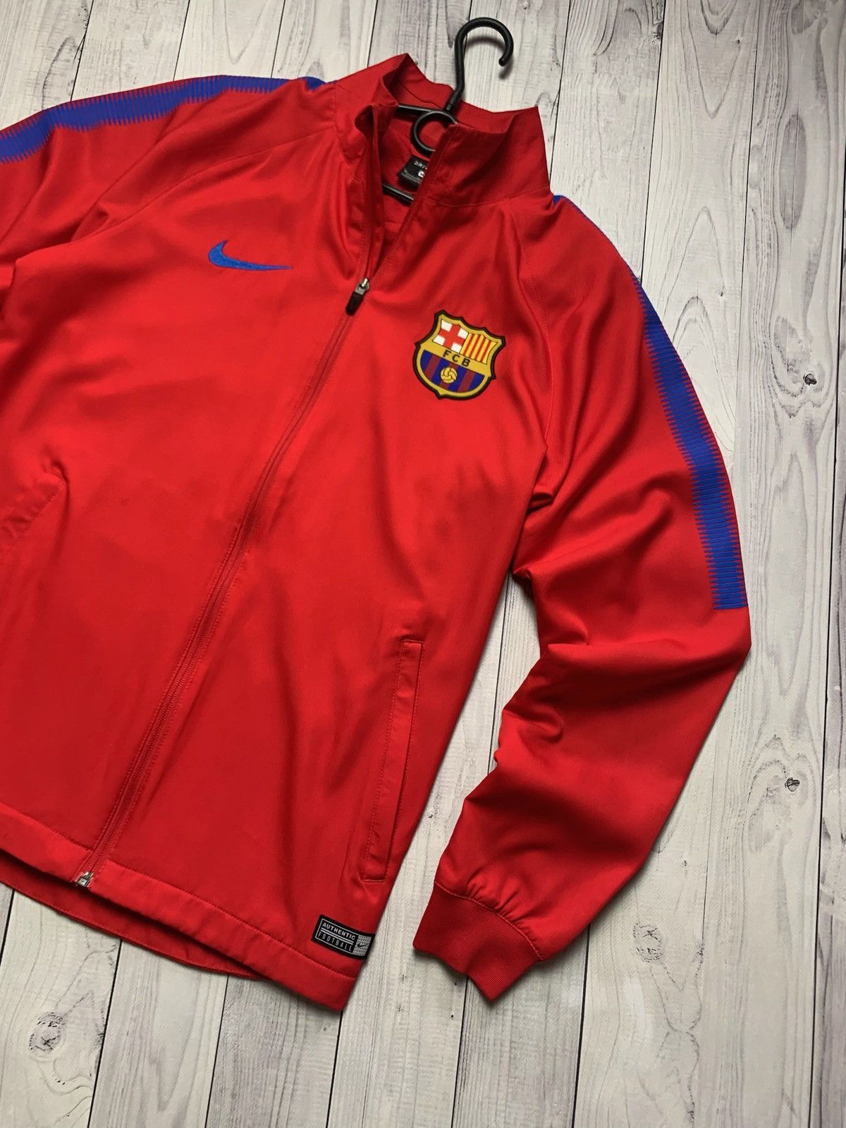 Other Nike Barcelona soccer track jacket Soze M red Size US M / EU 48-50 / 2 - 2 Thumbnail