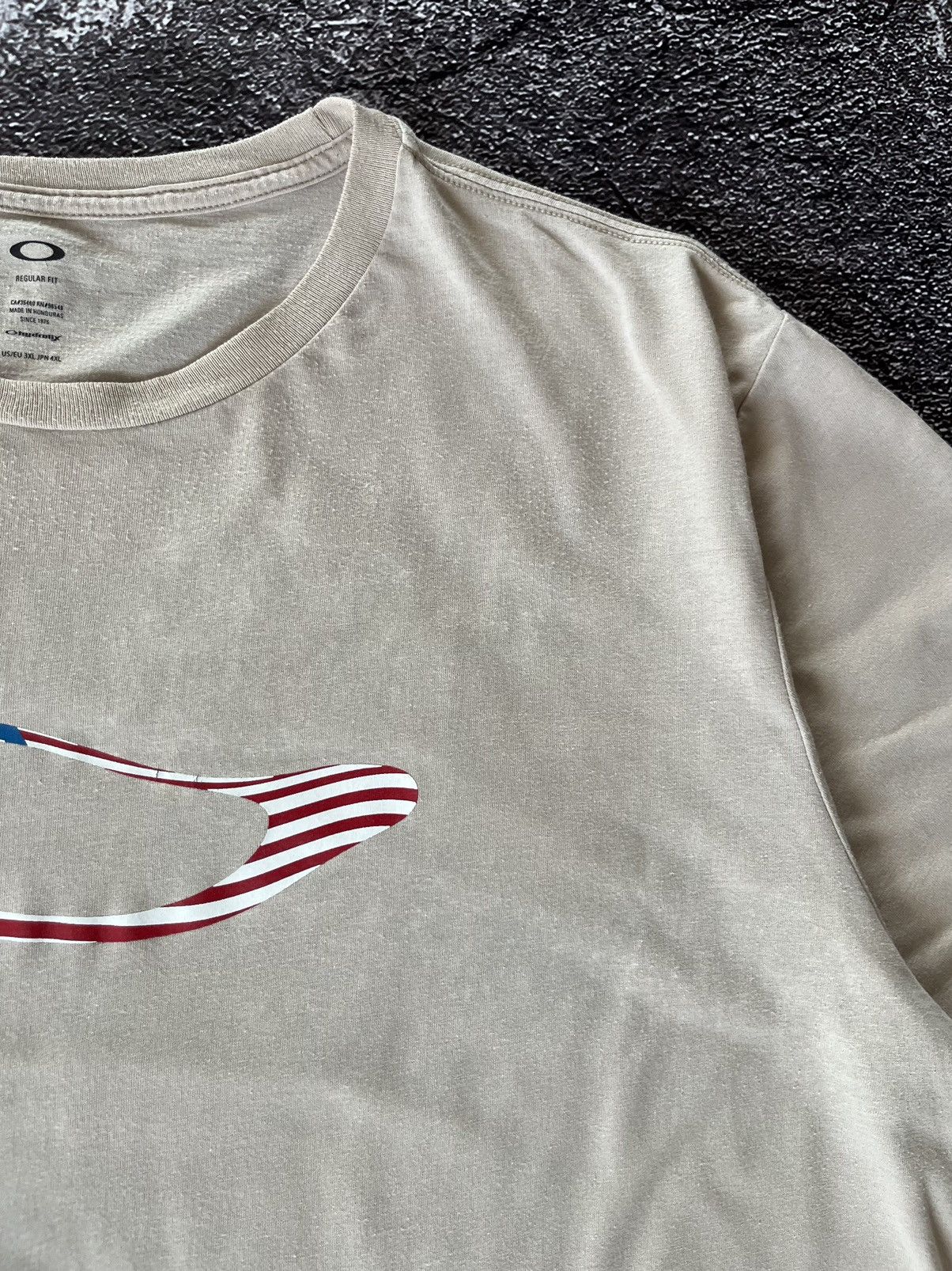 Oakley Crazy Y2K Oakley USA American Flag Vintage t shirt Size US XXL / EU 58 / 5 - 3 Thumbnail