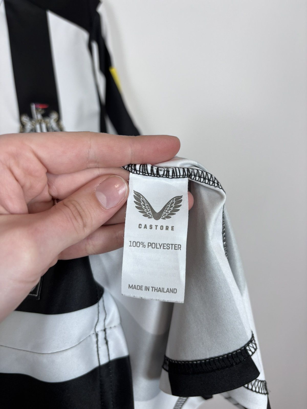 Castore Newcastle United 2023/2024 Home Isak #14 Soccer Jersey Size US M / EU 48-50 / 2 - 15 Thumbnail