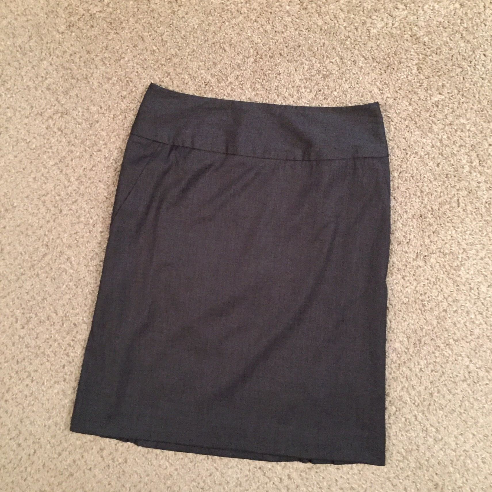 Banana Republic Banana Republic Skirt Women Knee Length Gray Lined Pencil Size 4 Regular Polyester Rayon Spandex Size 27" / US 4 / IT 40 - 2 Thumbnail