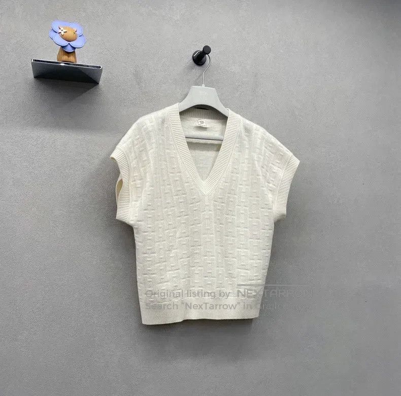 Hermes Hermes Solid-colored virgin wool pullover sweater cashmere Size XS / US 0-2 / IT 36-38 - 3 Thumbnail
