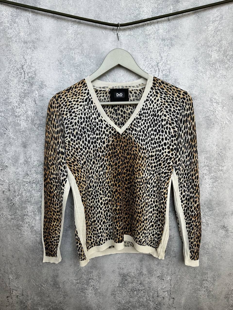 Dolce & Gabbana Dolce & Gabbana Y2k Leopard Top V-Neck Silk Sweater 2000s LS Size S / US 4 / IT 40 - 1 Thumbnail
