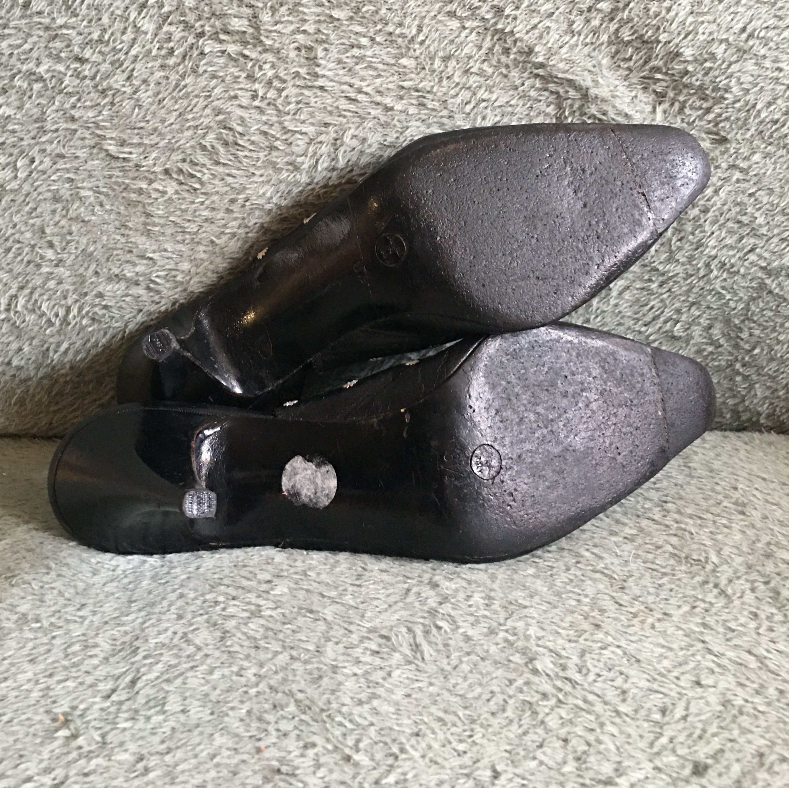 Valentino Valentino Garavani Leather Flowers Design Heels Size 8.5 Size US 8.5 / IT 38.5 - 11 Thumbnail
