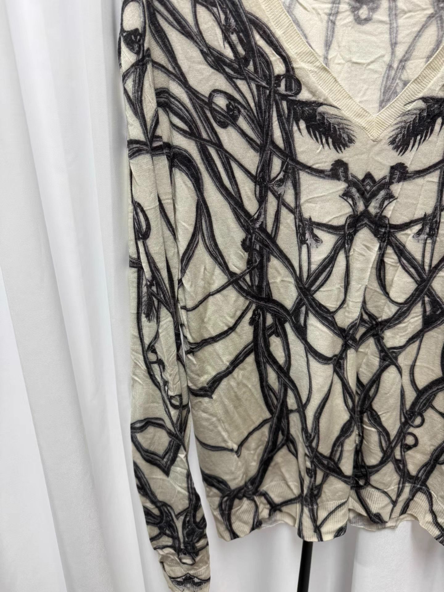 Alexander McQueen Alexander McQueen Thorn Vine Ruched Sweater K20 Size US L / EU 52-54 / 3 - 2 Thumbnail