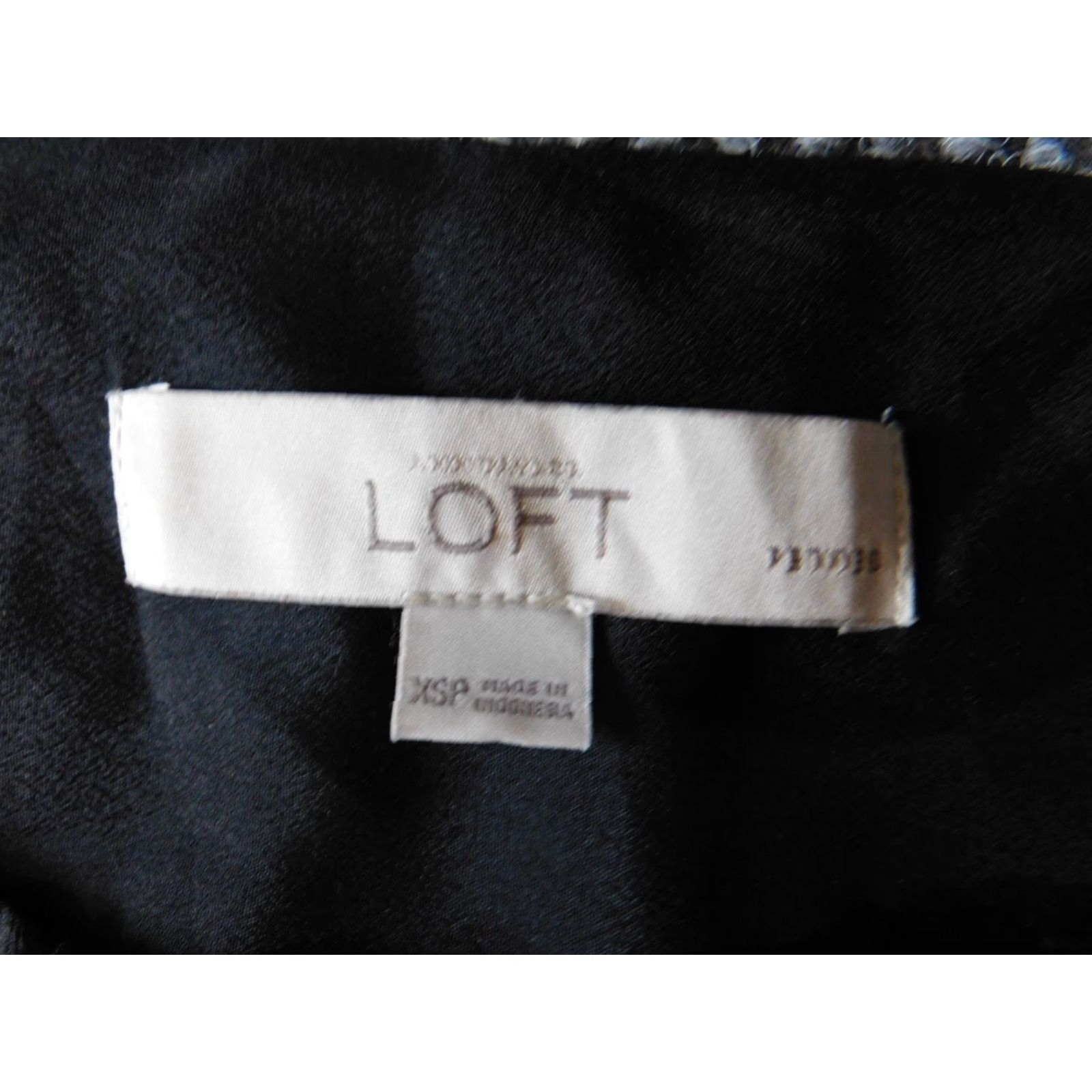 Ann Taylor Loft Ann Taylor Blouse Blouse Sleeveless Round Neck Pullover Casual Petite PXS Black Womens Regular Size Type Petites Button Classic Basic Size XS / US 0-2 / IT 36-38 - 4 Thumbnail