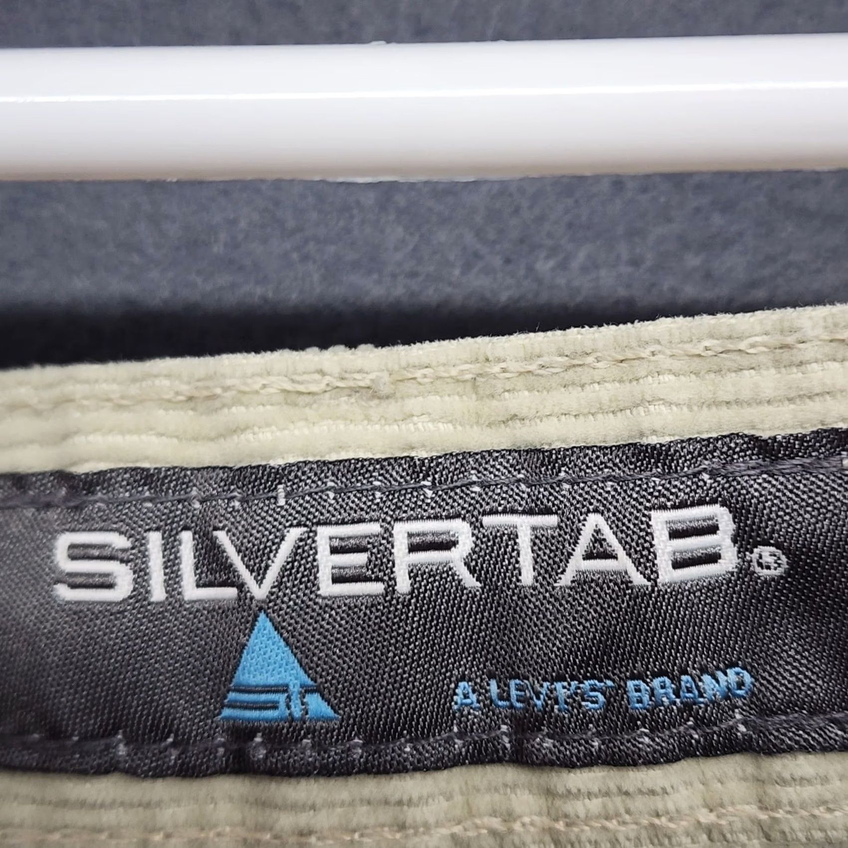 Levi's VINTAGE Levi's Silvertab Cargo Pants 33x34 Corduroy Beige Relaxed Y2K Skater Grunge Cords Mens Size US 33 - 3 Thumbnail