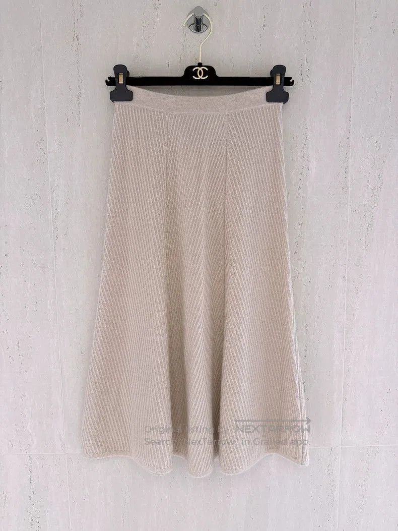 Loro Piana Loro Piana Baby Cashmere Skirt. Size US 38 / EU 54 - 1 Thumbnail
