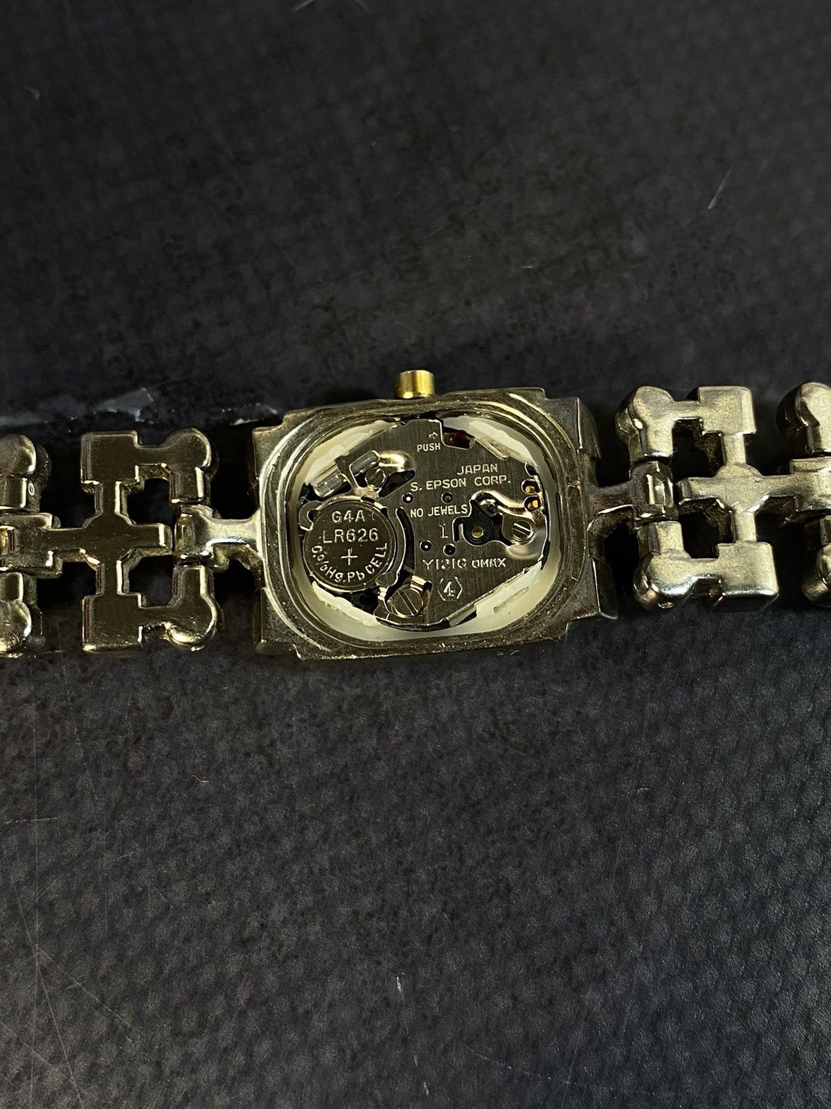 Japanese Brand × Vintage Elegant Quartz Crystal Watch Japanese Brand Size ONE SIZE - 7 Thumbnail